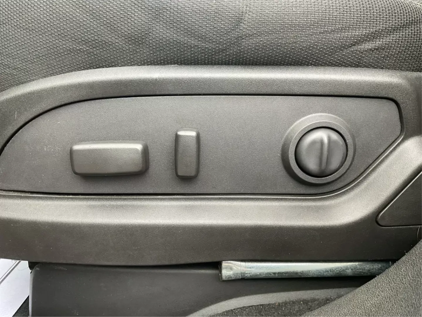 2013 Chevrolet Traverse 1LT (1GNKRGKD0DJ) with an 3.6L V-6 gasoline direct injection engine, located at 1230 East Main St, Xenia, OH, 45385, (937) 908-9800, 39.688042, -83.910538 - Photo#16