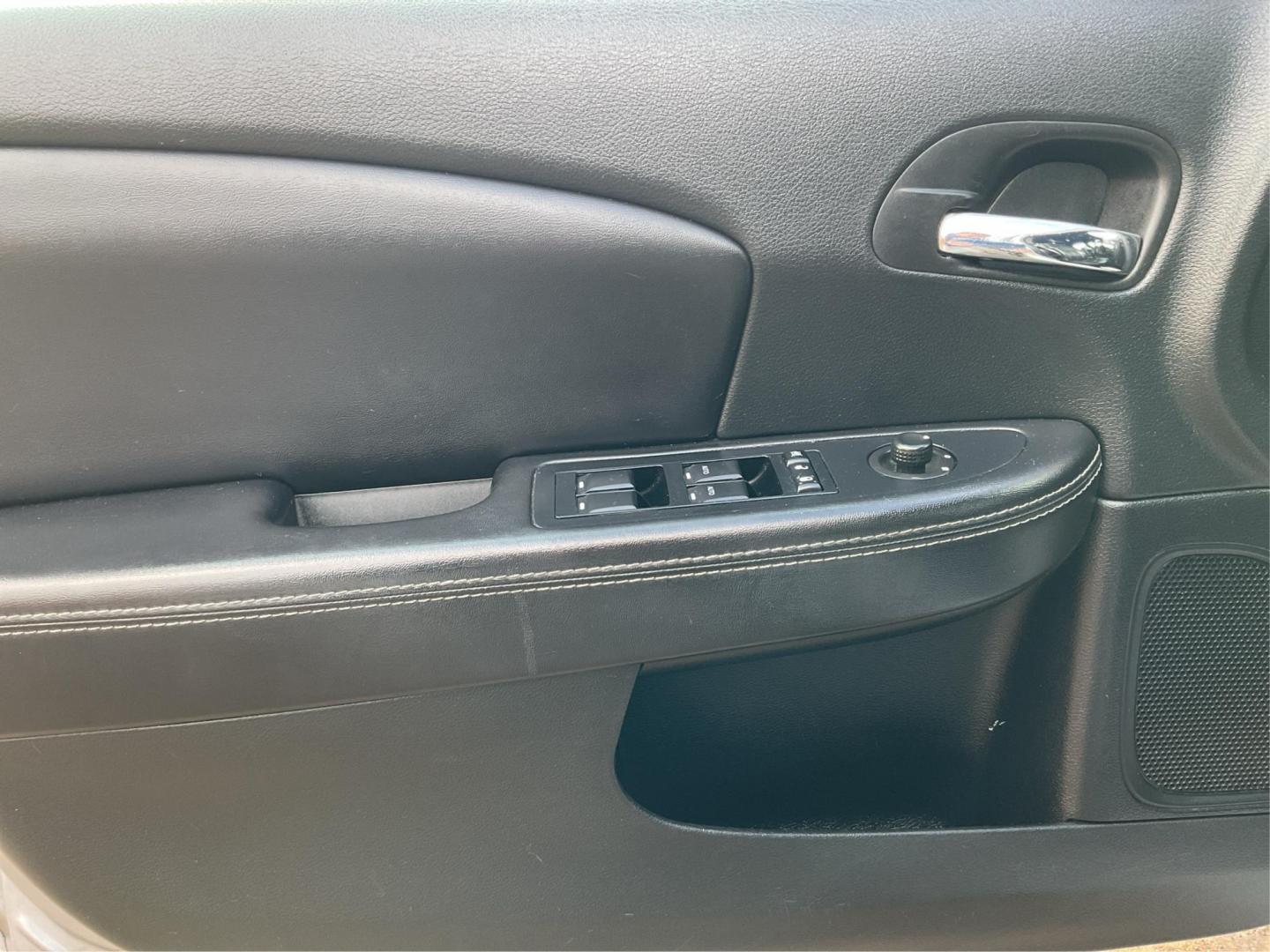2013 Chrysler 200 Limited (1C3CCBCG9DN) with an Other engine, located at 4508 South Dixie Dr, Moraine, OH, 45439, (937) 908-9800, 39.807072, -84.031563 - Photo#16