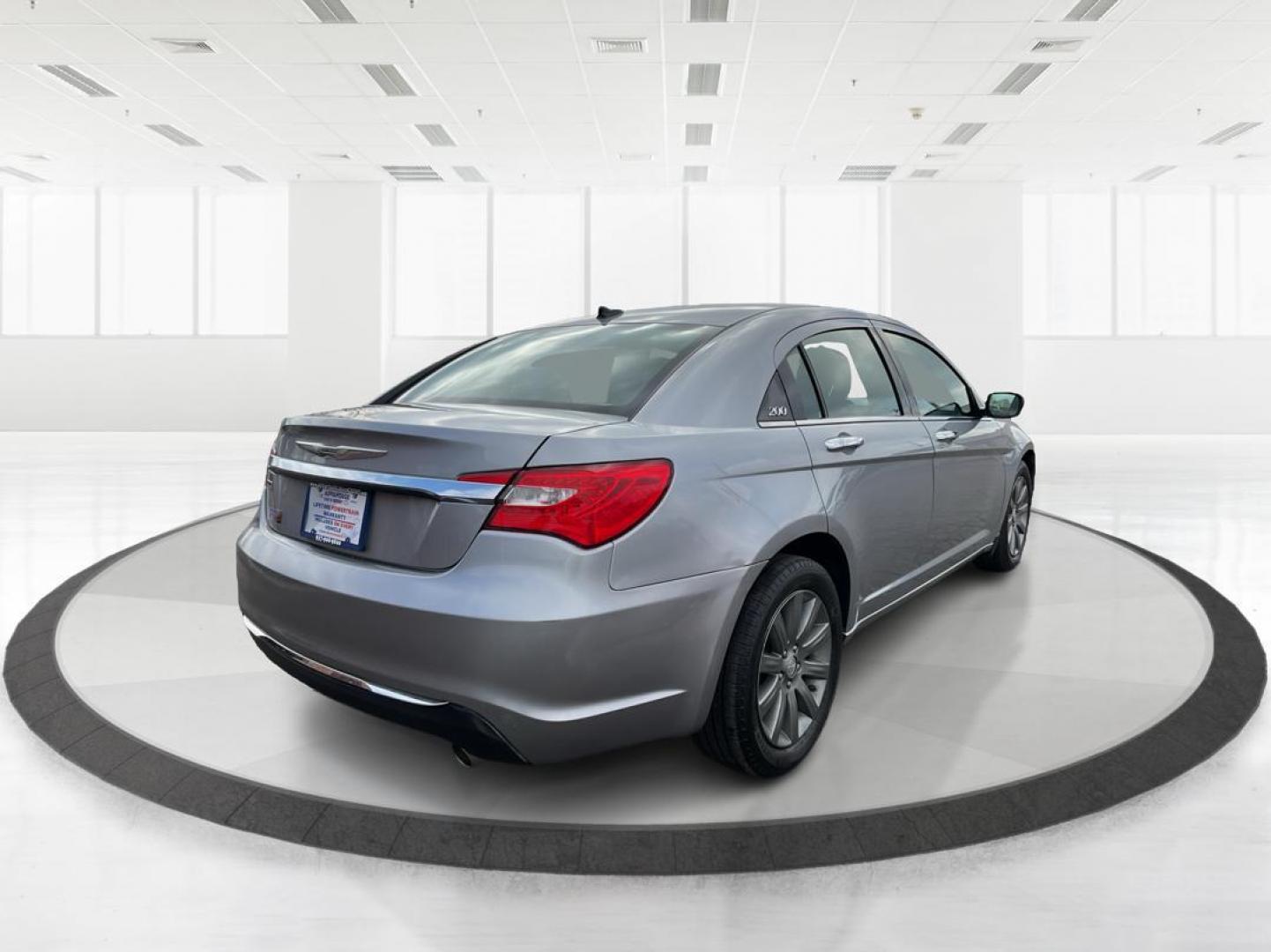 2013 Chrysler 200 Limited (1C3CCBCG9DN) with an Other engine, located at 4508 South Dixie Dr, Moraine, OH, 45439, (937) 908-9800, 39.807072, -84.031563 - Photo#2