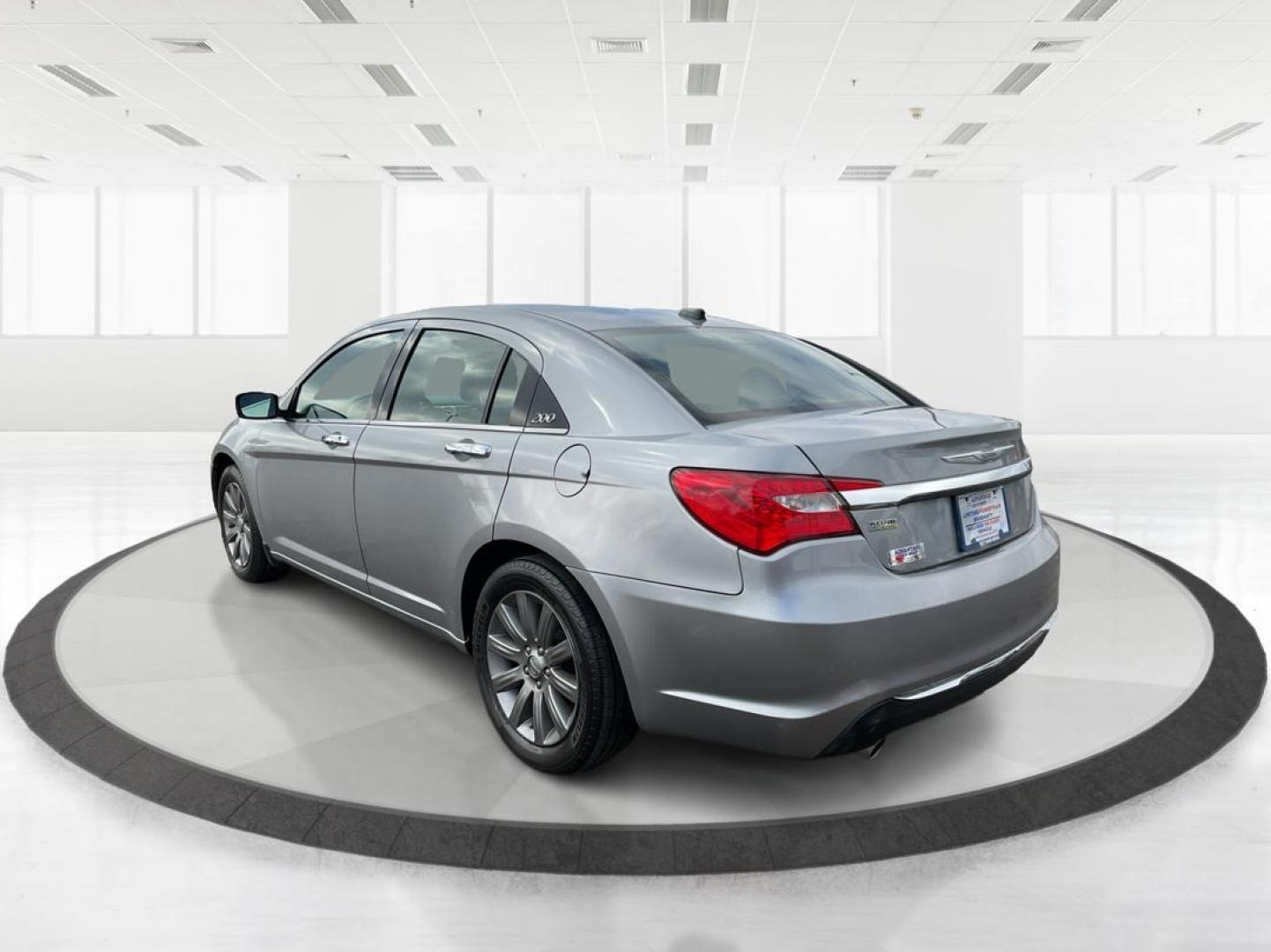 2013 Chrysler 200 Limited (1C3CCBCG9DN) with an Other engine, located at 4508 South Dixie Dr, Moraine, OH, 45439, (937) 908-9800, 39.807072, -84.031563 - Photo#4