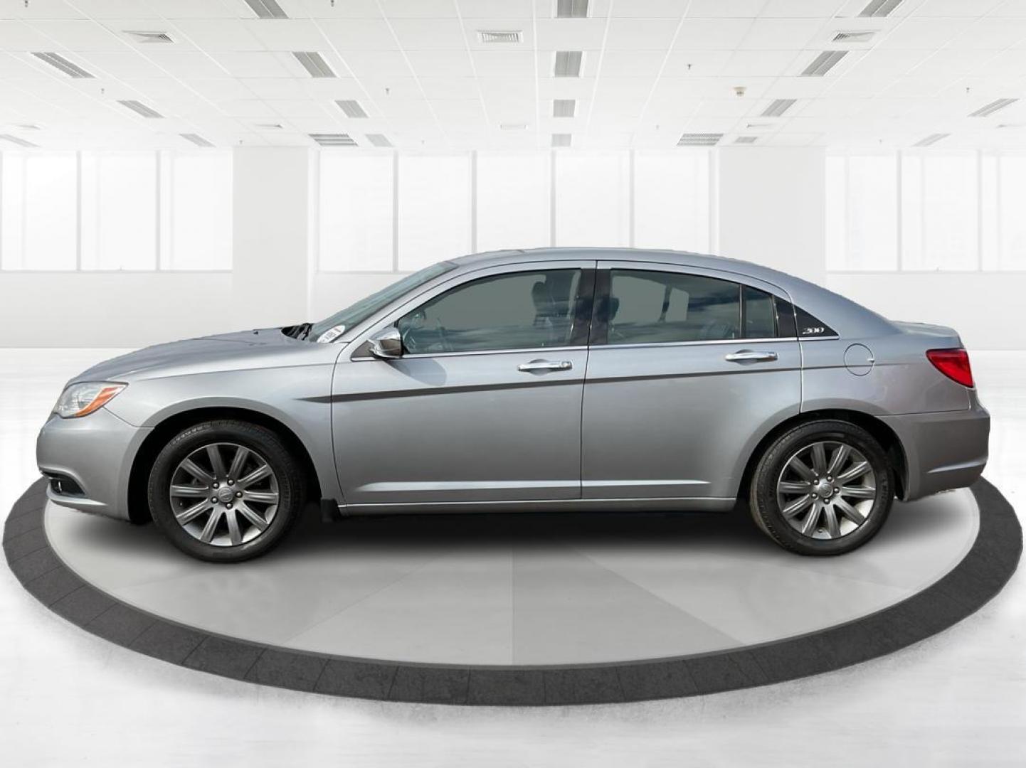2013 Chrysler 200 Limited (1C3CCBCG9DN) with an Other engine, located at 4508 South Dixie Dr, Moraine, OH, 45439, (937) 908-9800, 39.807072, -84.031563 - Photo#5