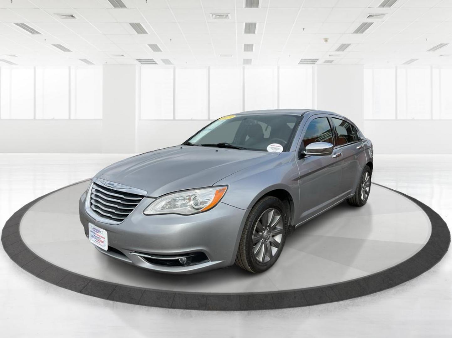 2013 Chrysler 200 Limited (1C3CCBCG9DN) with an Other engine, located at 4508 South Dixie Dr, Moraine, OH, 45439, (937) 908-9800, 39.807072, -84.031563 - Photo#7