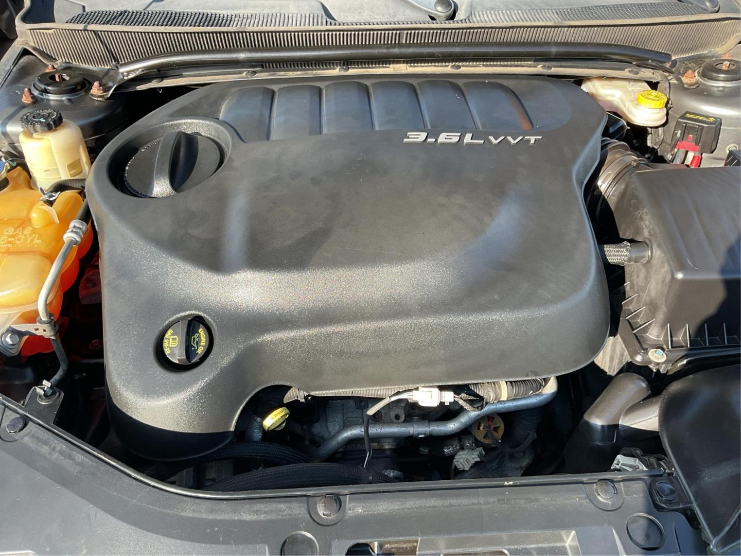 2013 Chrysler 200 Touring (1C3CCBBG0DN) with an 2.4L I-4 DOHC engine, located at 401 Woodman Dr, Riverside, OH, 45431, (937) 908-9800, 39.761024, -84.120956 - Photo#10