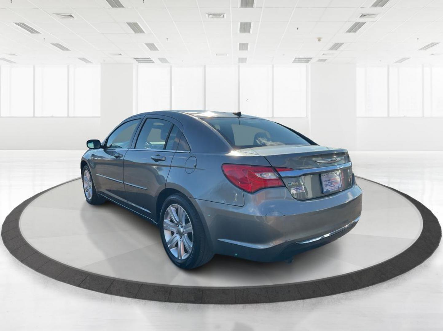 2013 Chrysler 200 Touring (1C3CCBBG0DN) with an 2.4L I-4 DOHC engine, located at 401 Woodman Dr, Riverside, OH, 45431, (937) 908-9800, 39.761024, -84.120956 - Photo#4