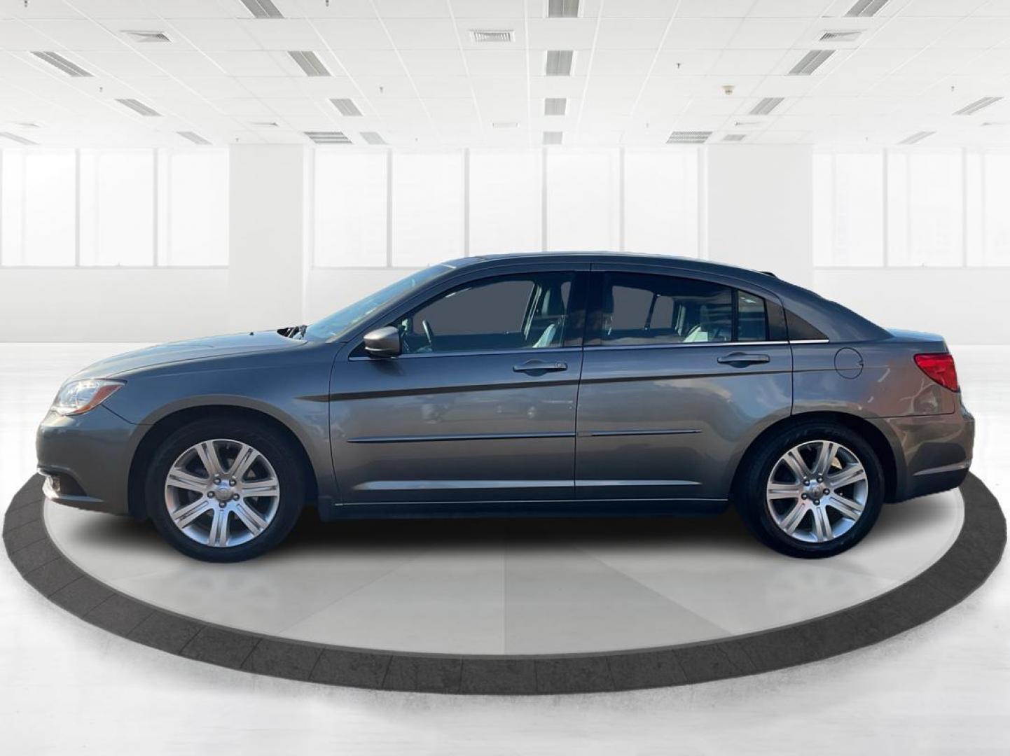2013 Chrysler 200 Touring (1C3CCBBG0DN) with an 2.4L I-4 DOHC engine, located at 401 Woodman Dr, Riverside, OH, 45431, (937) 908-9800, 39.761024, -84.120956 - Photo#5