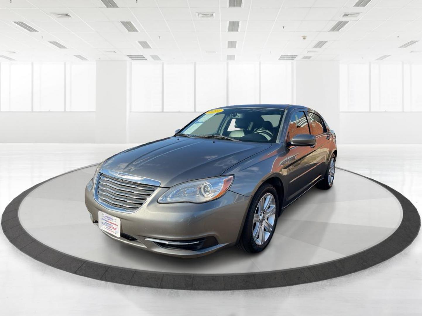 2013 Chrysler 200 Touring (1C3CCBBG0DN) with an 2.4L I-4 DOHC engine, located at 401 Woodman Dr, Riverside, OH, 45431, (937) 908-9800, 39.761024, -84.120956 - Photo#7
