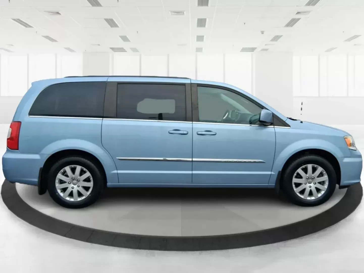 2013 Chrysler Town and Country Touring (2C4RC1BG5DR) with an Pentastar 3.6L V-6 DOHC engine, located at 401 Woodman Dr, Riverside, OH, 45431, (937) 908-9800, 39.761024, -84.120956 - Photo#1