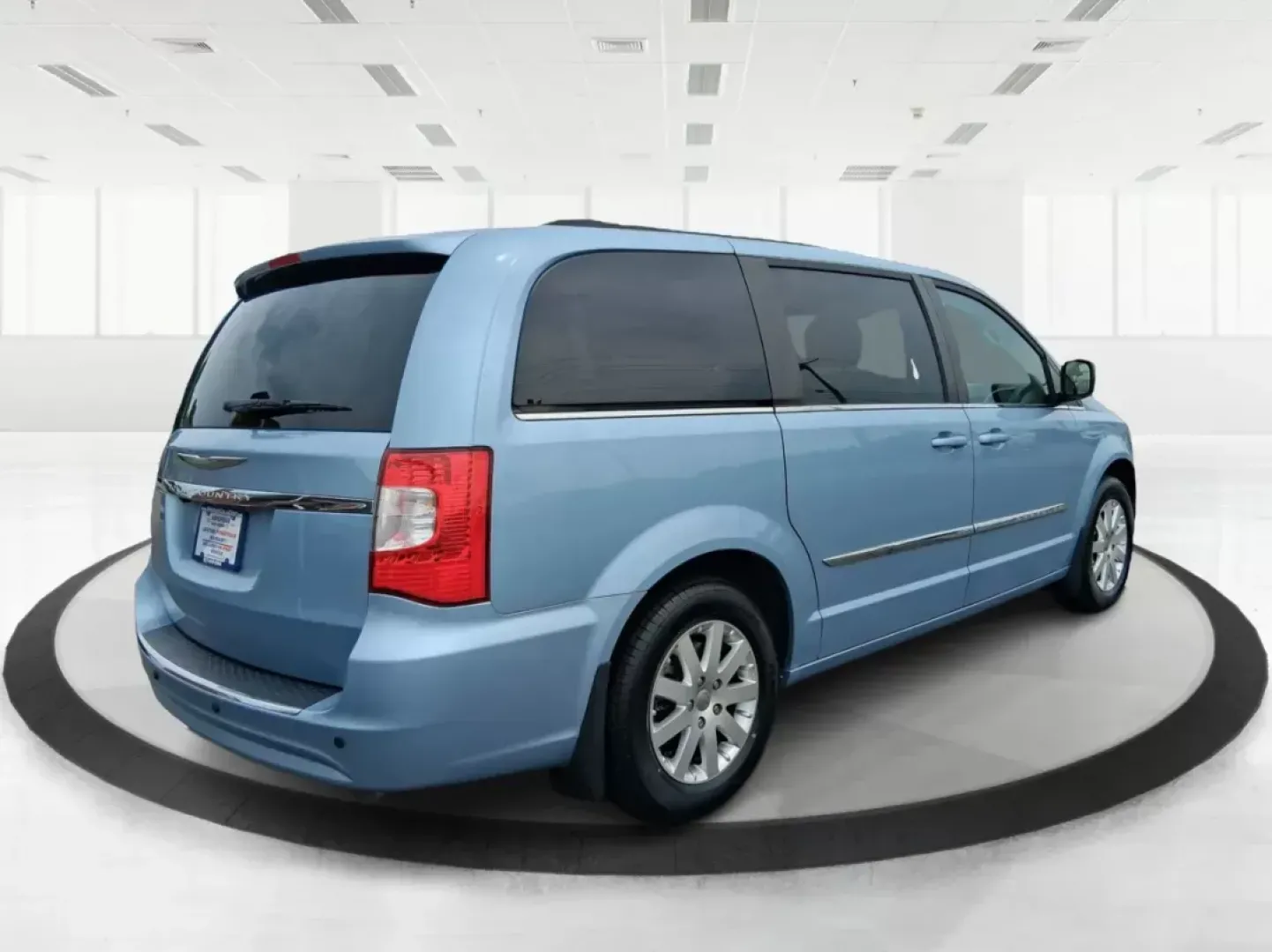 2013 Chrysler Town and Country Touring (2C4RC1BG5DR) with an Pentastar 3.6L V-6 DOHC engine, located at 401 Woodman Dr, Riverside, OH, 45431, (937) 908-9800, 39.761024, -84.120956 - Photo#2
