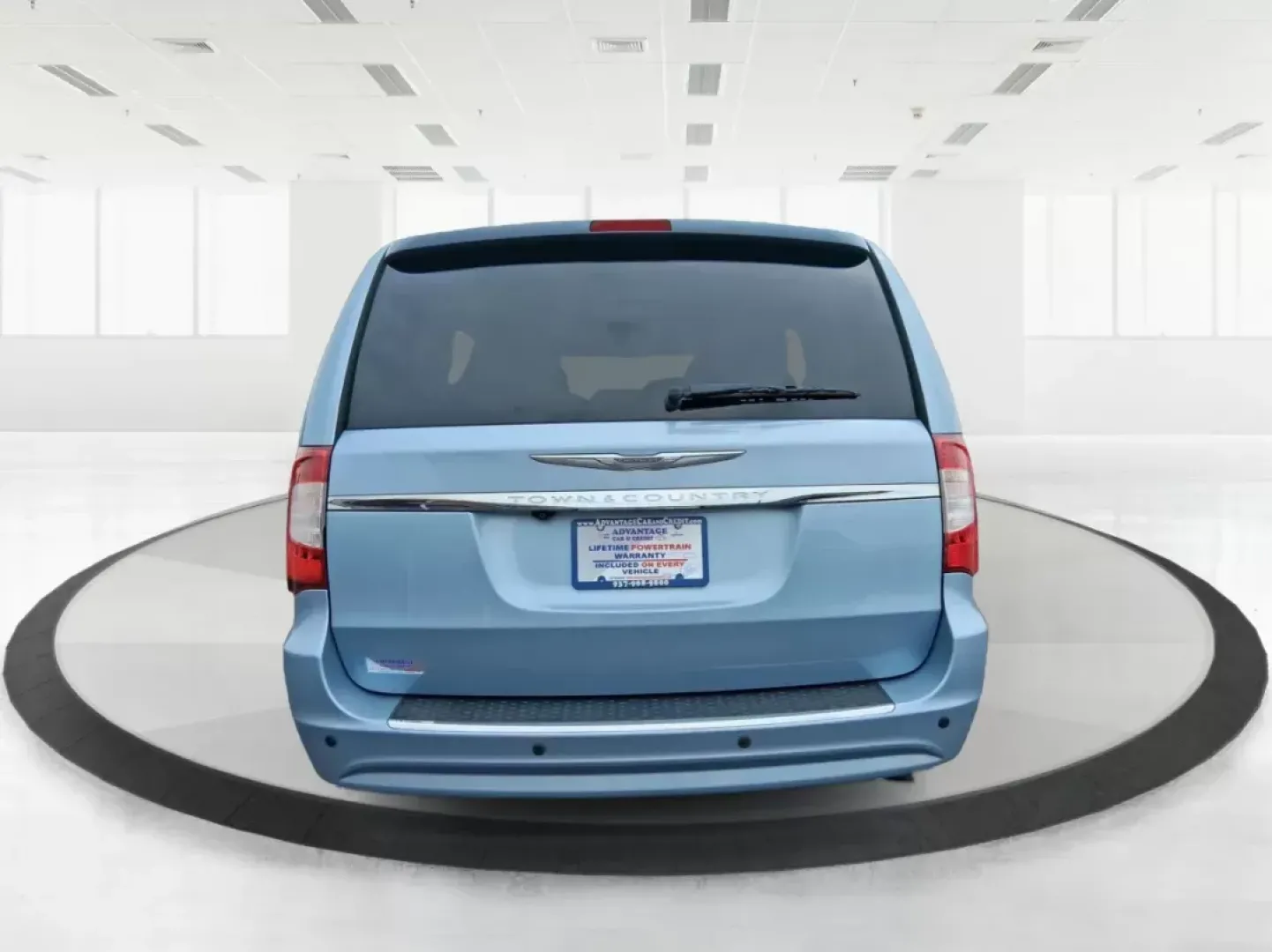 2013 Chrysler Town and Country Touring (2C4RC1BG5DR) with an Pentastar 3.6L V-6 DOHC engine, located at 401 Woodman Dr, Riverside, OH, 45431, (937) 908-9800, 39.761024, -84.120956 - Photo#3