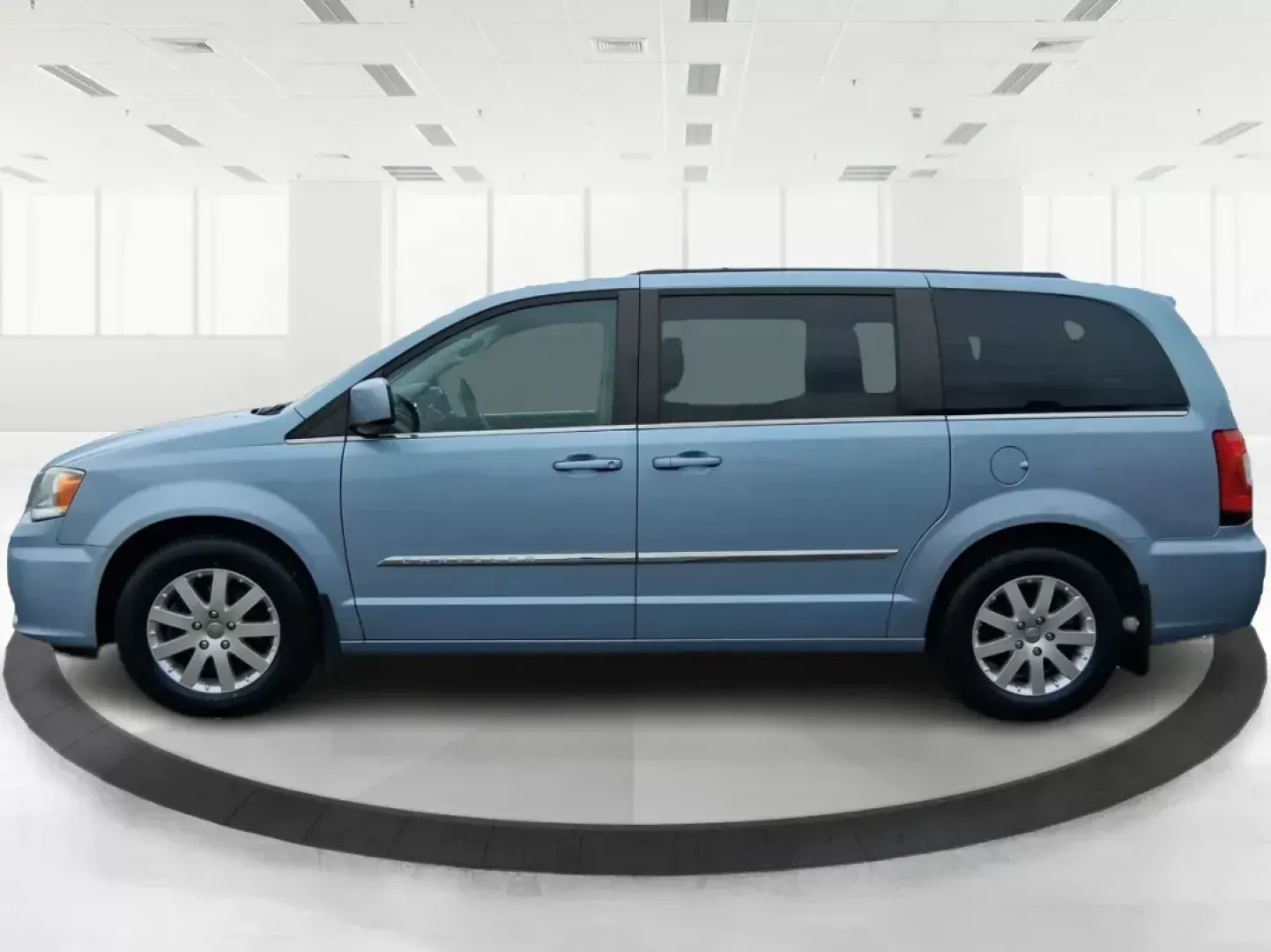 2013 Chrysler Town and Country Touring (2C4RC1BG5DR) with an Pentastar 3.6L V-6 DOHC engine, located at 401 Woodman Dr, Riverside, OH, 45431, (937) 908-9800, 39.761024, -84.120956 - Photo#5