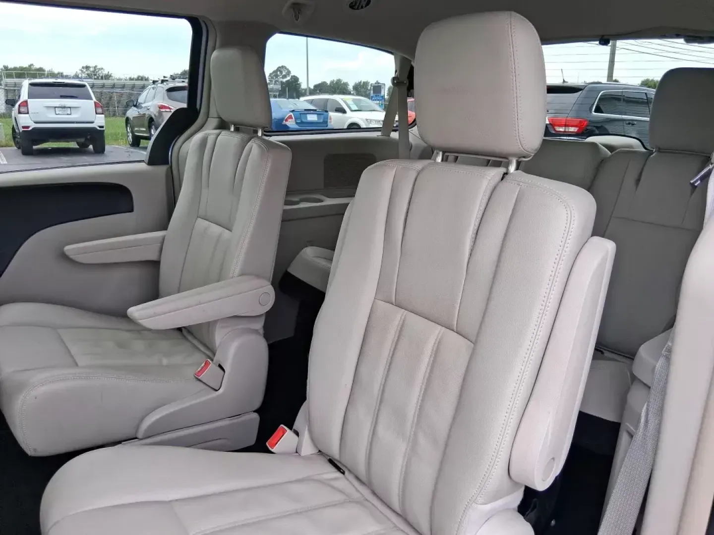 2013 Chrysler Town and Country Touring (2C4RC1BG5DR) with an Pentastar 3.6L V-6 DOHC engine, located at 401 Woodman Dr, Riverside, OH, 45431, (937) 908-9800, 39.761024, -84.120956 - Photo#9