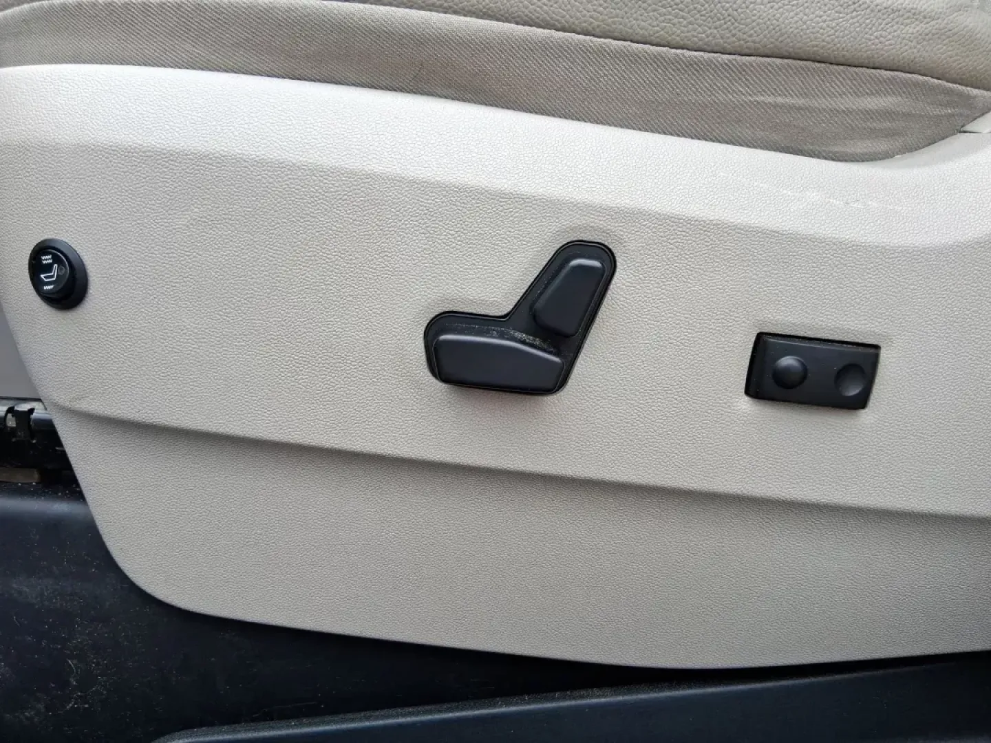 2013 Chrysler Town and Country Touring (2C4RC1BG5DR) with an Pentastar 3.6L V-6 DOHC engine, located at 401 Woodman Dr, Riverside, OH, 45431, (937) 908-9800, 39.761024, -84.120956 - Photo#17