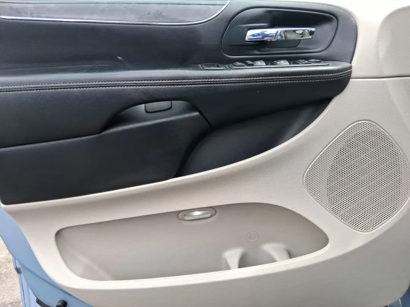 2013 Chrysler Town and Country Touring (2C4RC1BG5DR) with an Pentastar 3.6L V-6 DOHC engine, located at 401 Woodman Dr, Riverside, OH, 45431, (937) 908-9800, 39.761024, -84.120956 - Photo#18