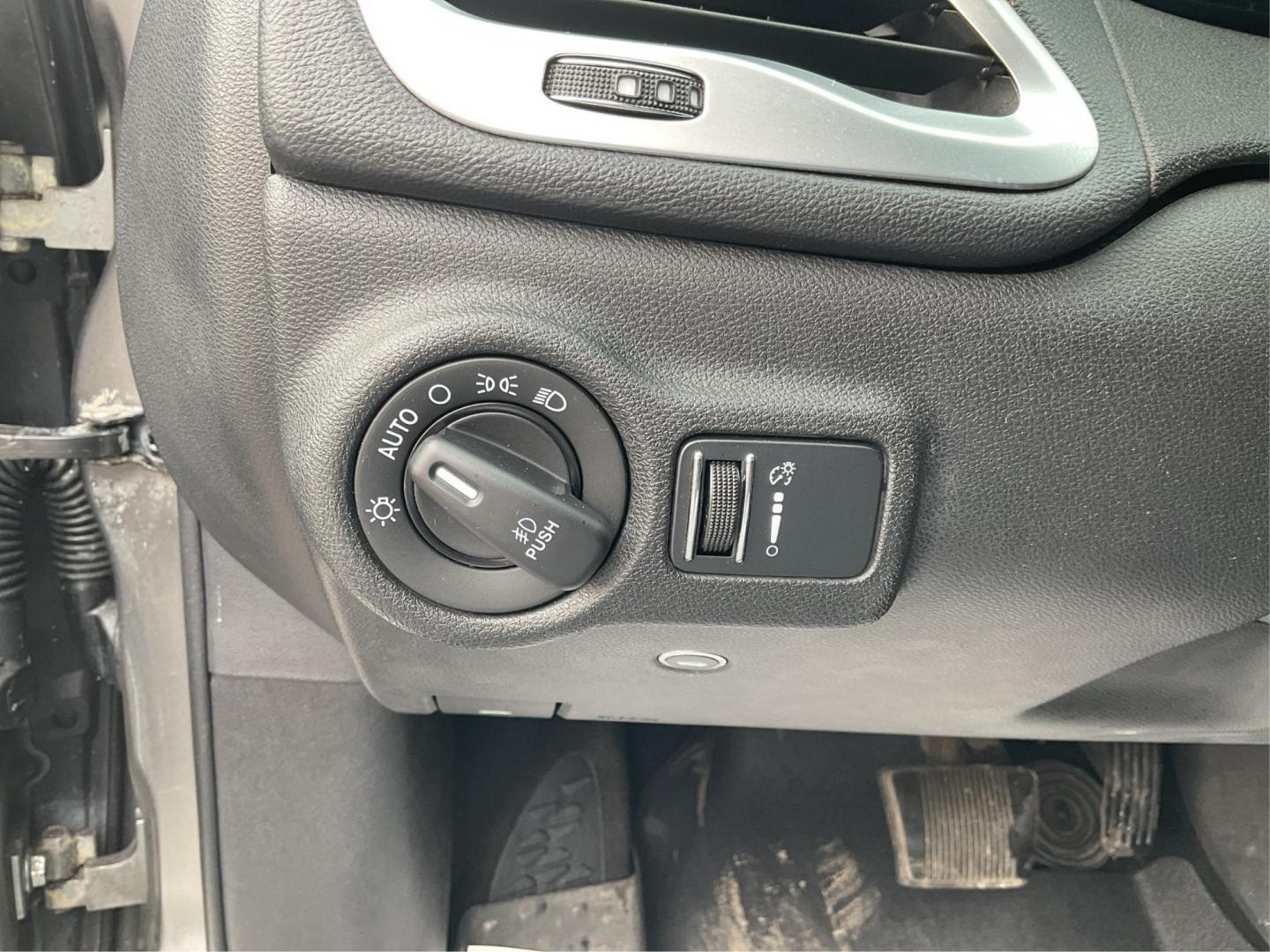 2013 Dodge Dart SXT (1C3CDFBA1DD) with an 2L I-4 DOHC engine, located at 1230 East Main St, Xenia, OH, 45385, (937) 908-9800, 39.688042, -83.910538 - Photo#16