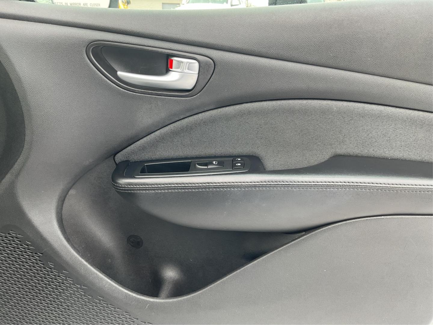 2013 Dodge Dart SXT (1C3CDFBA1DD) with an 2L I-4 DOHC engine, located at 1230 East Main St, Xenia, OH, 45385, (937) 908-9800, 39.688042, -83.910538 - Photo#18