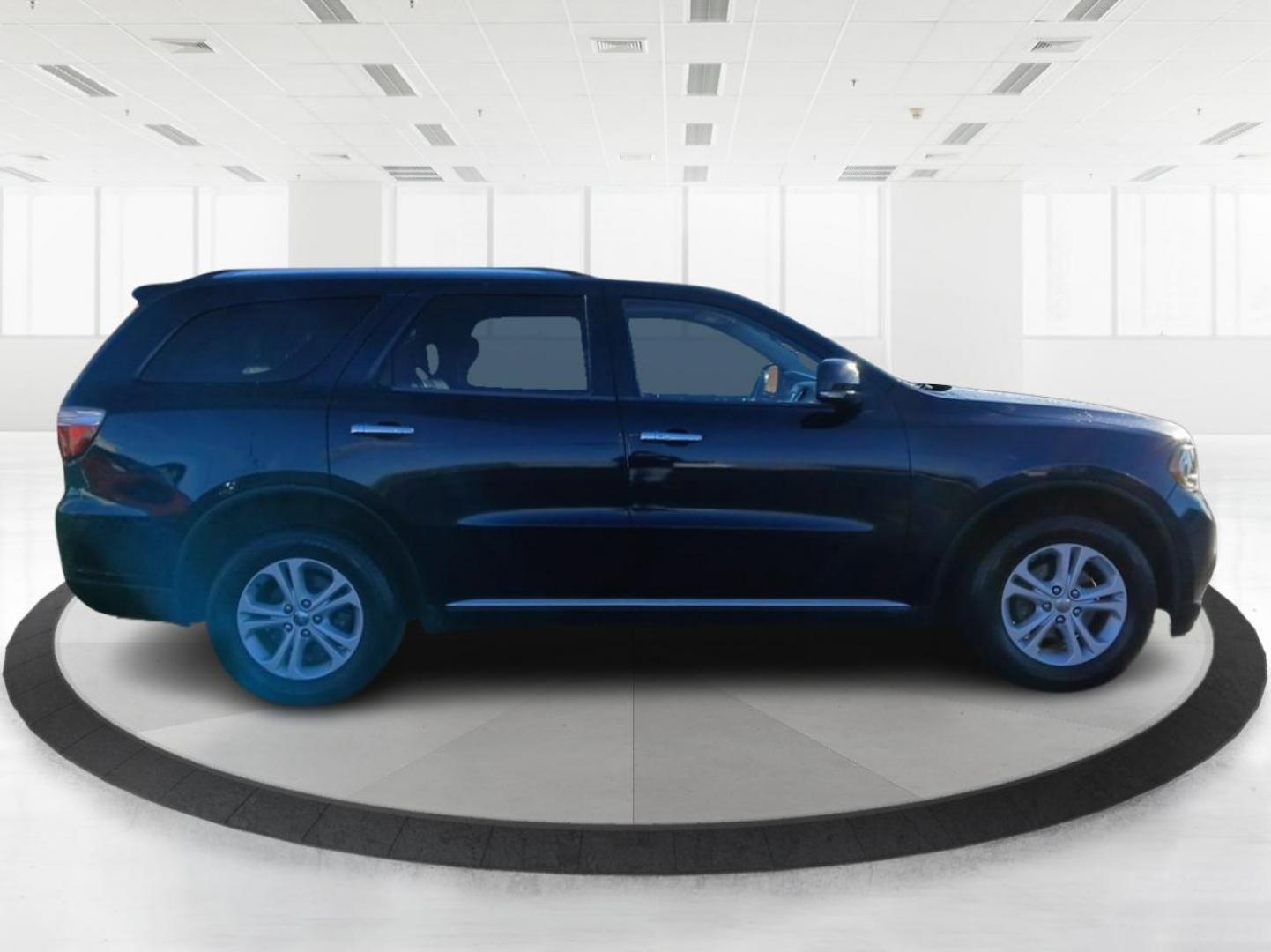 2013 Dodge Durango Crew AWD (1C4RDJDG8DC) with an 3.6L V6 DOHC 24V engine, 5-Speed Automatic transmission, located at 1230 East Main St, Xenia, OH, 45385, (937) 908-9800, 39.688042, -83.910538 - Photo#1
