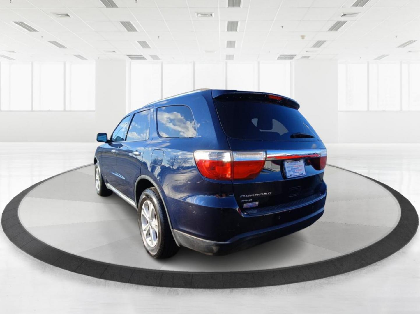 2013 Dodge Durango Crew AWD (1C4RDJDG8DC) with an 3.6L V6 DOHC 24V engine, 5-Speed Automatic transmission, located at 1230 East Main St, Xenia, OH, 45385, (937) 908-9800, 39.688042, -83.910538 - Photo#4
