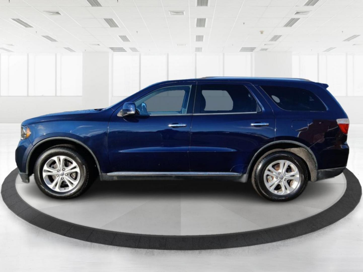 2013 Dodge Durango Crew AWD (1C4RDJDG8DC) with an 3.6L V6 DOHC 24V engine, 5-Speed Automatic transmission, located at 1230 East Main St, Xenia, OH, 45385, (937) 908-9800, 39.688042, -83.910538 - Photo#5