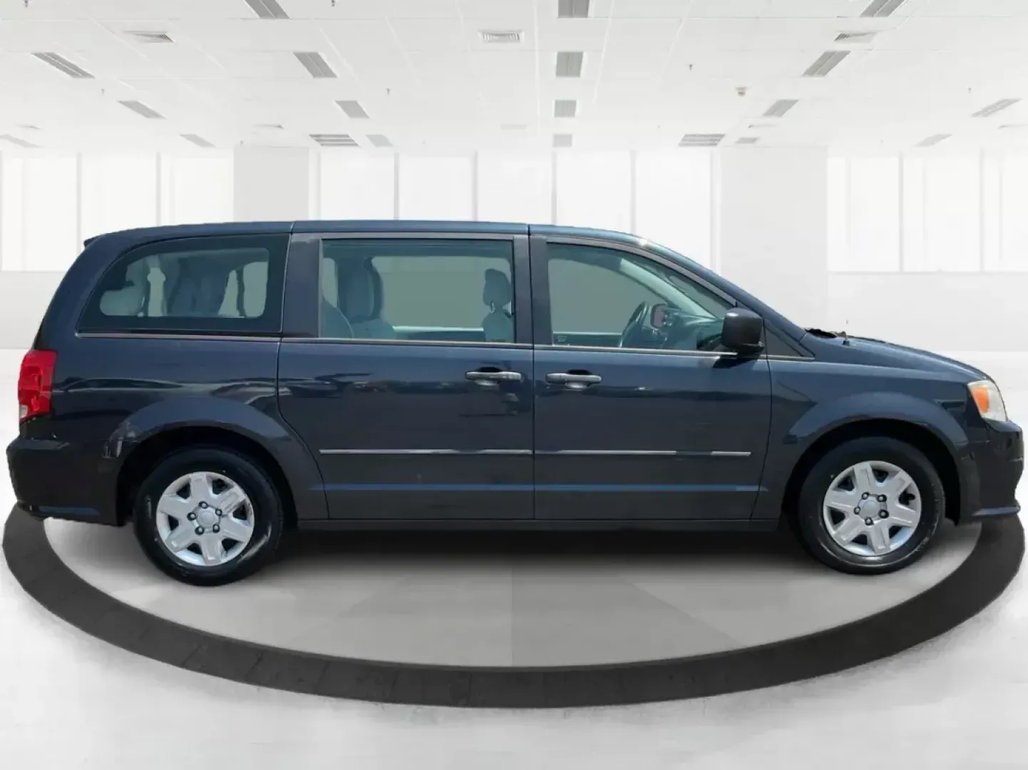 2013 Dodge Grand Caravan SE (2C4RDGBG2DR) with an 3.6L V6 DOHC 24V engine, 6-Speed Automatic transmission, located at 401 Woodman Dr, Riverside, OH, 45431, (937) 908-9800, 39.761024, -84.120956 - Photo#1