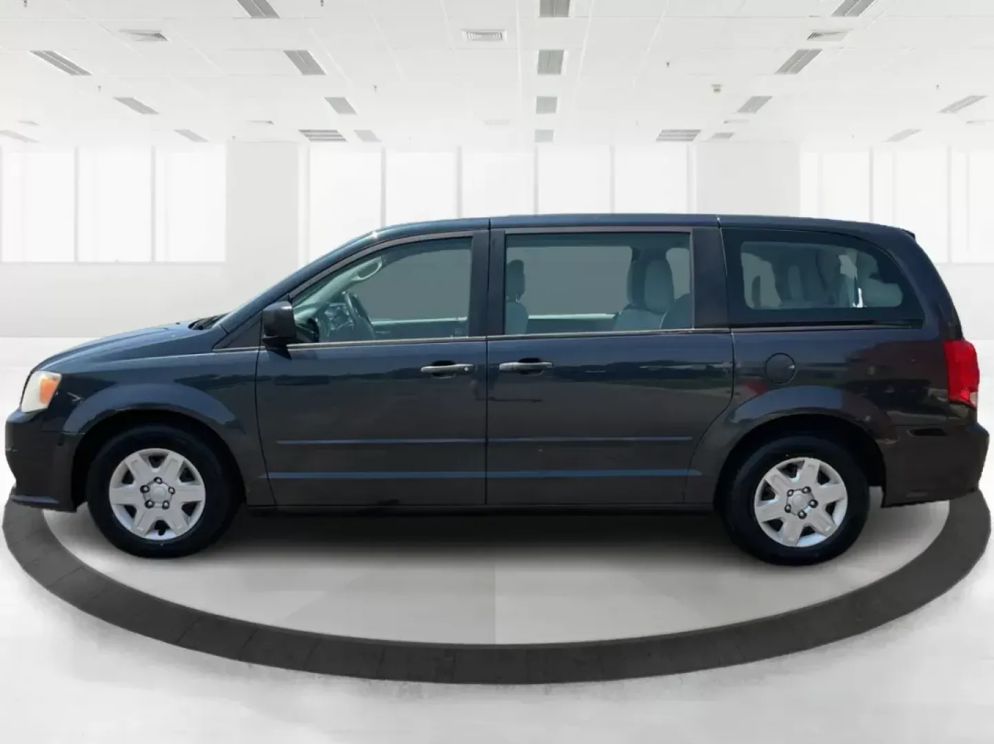 2013 Dodge Grand Caravan SE (2C4RDGBG2DR) with an 3.6L V6 DOHC 24V engine, 6-Speed Automatic transmission, located at 401 Woodman Dr, Riverside, OH, 45431, (937) 908-9800, 39.761024, -84.120956 - Photo#5
