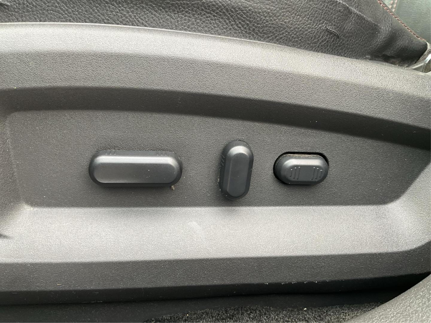 2013 Ford Edge Limited (2FMDK3KC7DB) with an 3.5L V-6 DOHC engine, located at 1184 Kauffman Ave, Fairborn, OH, 45324, (937) 908-9800, 39.807072, -84.031563 - Photo#17