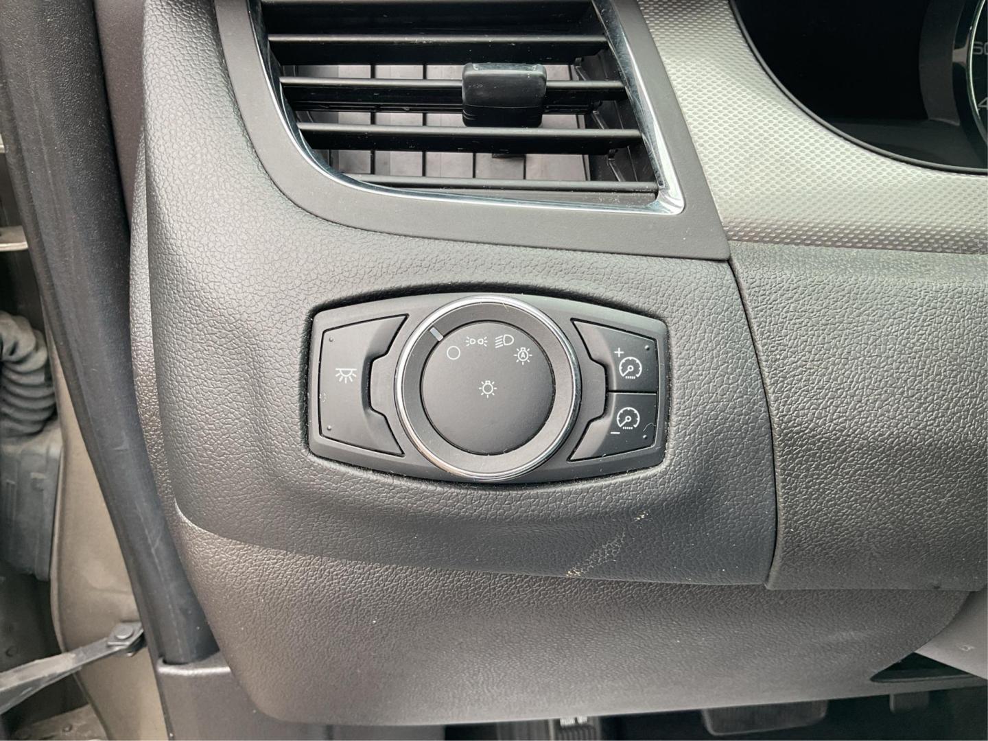 2013 Ford Edge SEL (2FMDK4JC0DB) with an 3.5L V-6 DOHC engine, located at 1184 Kauffman Ave, Fairborn, OH, 45324, (937) 908-9800, 39.807072, -84.031563 - Photo#14