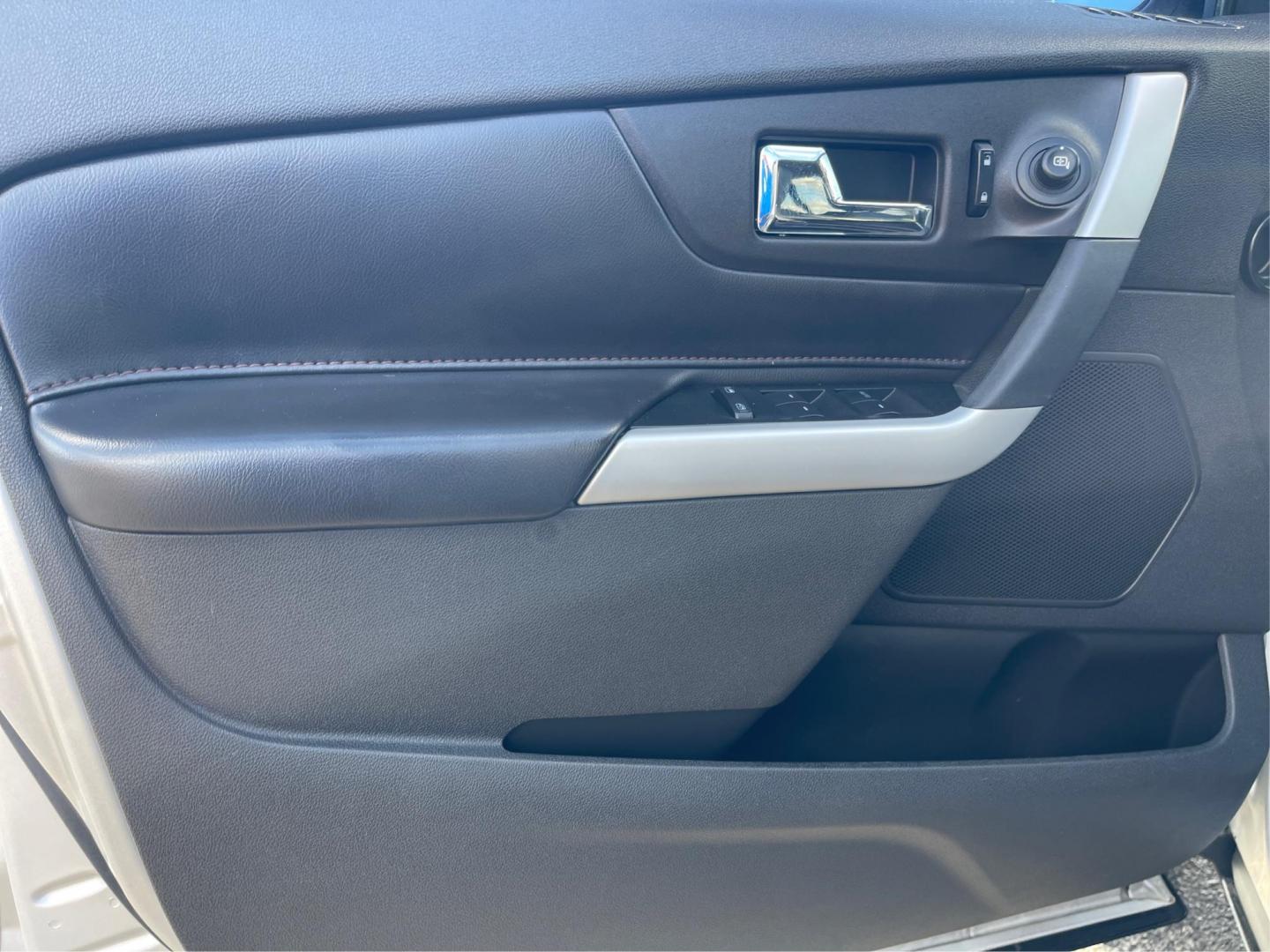 2013 Ford Edge SEL AWD (2FMDK4JC2DB) with an 3.5L V6 DOHC 24V engine, 6-Speed Automatic transmission, located at 1230 East Main St, Xenia, OH, 45385, (937) 908-9800, 39.688042, -83.910538 - Photo#18