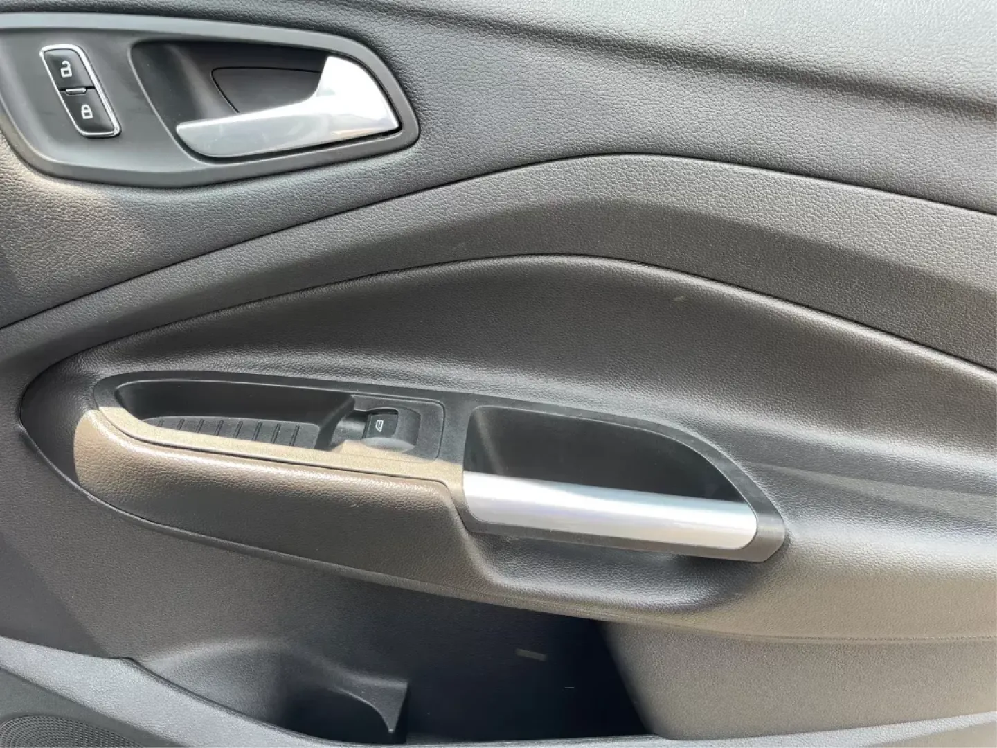 2013 Ford Escape SE (1FMCU0G91DU) with an Other engine, located at 4508 South Dixie Dr, Moraine, OH, 45439, (937) 908-9800, 39.807072, -84.031563 - Photo#19