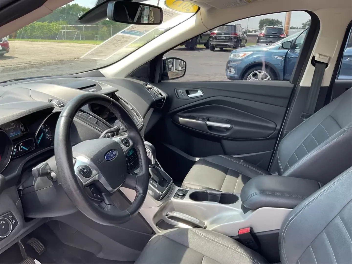 2013 Ford Escape SEL (1FMCU9H95DU) with an Other engine, located at 880 E. National Road, OH, 45377, (937) 908-9800, 39.891918, -84.183975 - ### Discover Your Next Adventure with the 2013 Ford Escape SEL at Advantage Car and Credit - Xenia!<br /> <br /> Are you ready to elevate your family outings or weekend adventures? The 2013 Ford Escape SEL, available now at Advantage Car and Credit in Xenia, OH, is the perfect vehicle for those who - Photo#9