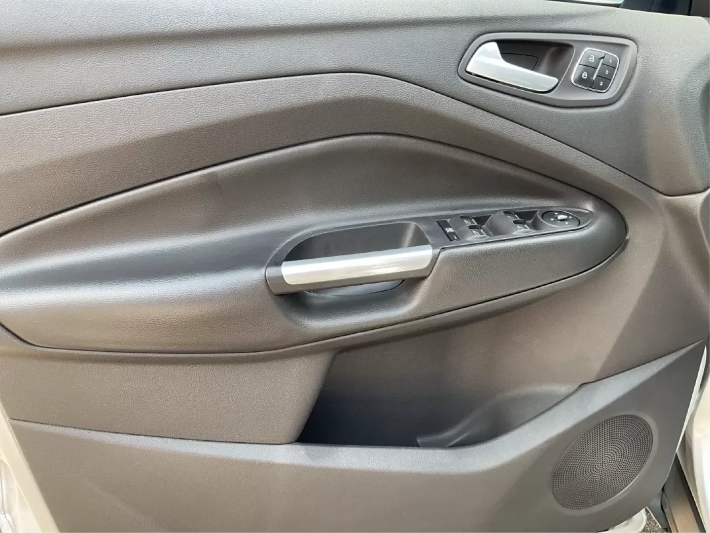 2013 Ford Escape SEL (1FMCU9H95DU) with an Other engine, located at 880 E. National Road, OH, 45377, (937) 908-9800, 39.891918, -84.183975 - ### Discover Your Next Adventure with the 2013 Ford Escape SEL at Advantage Car and Credit - Xenia!<br /> <br /> Are you ready to elevate your family outings or weekend adventures? The 2013 Ford Escape SEL, available now at Advantage Car and Credit in Xenia, OH, is the perfect vehicle for those who - Photo#19