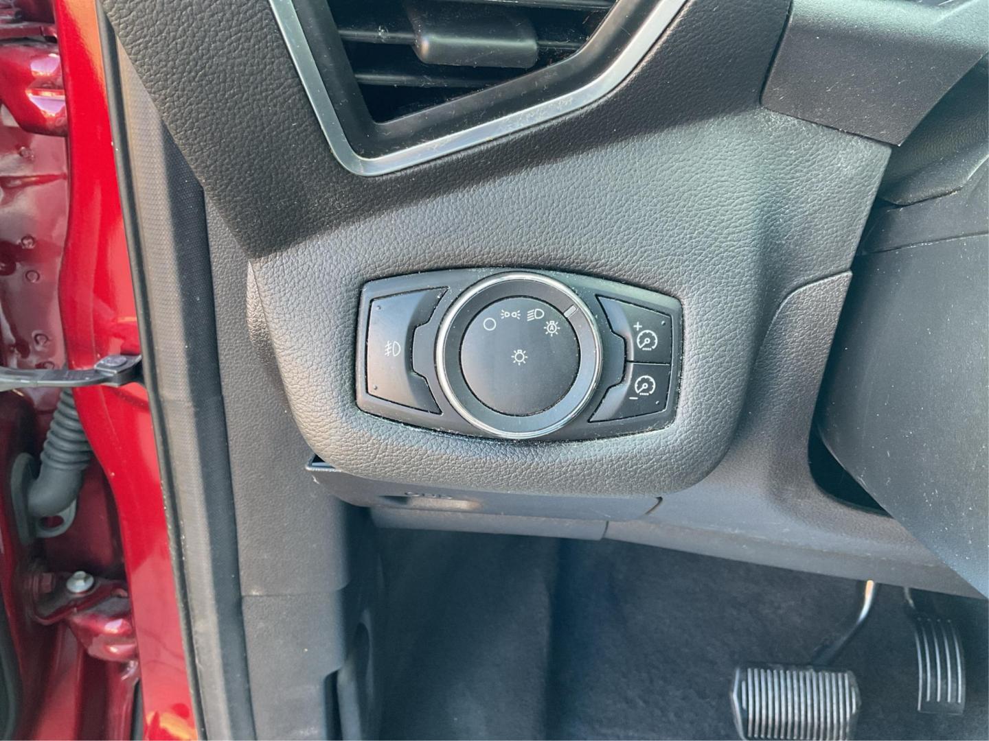 2013 Ford Escape Titanium (1FMCU0J94DU) with an EcoBoost 2L I-4 gasoline direct injection engine, located at 4508 South Dixie Dr, Moraine, OH, 45439, (937) 908-9800, 39.807072, -84.031563 - Photo#15