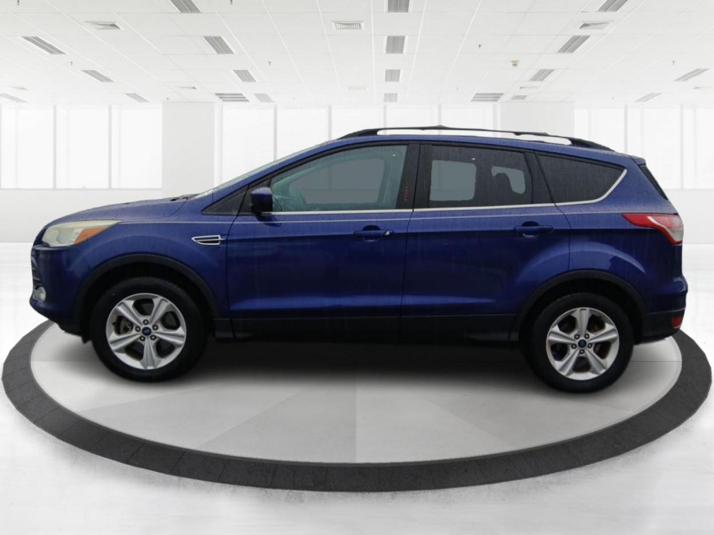 2013 Ford Escape SE FWD (1FMCU0G93DU) with an 2.0L L4 DOHC 16V engine, 6-Speed Automatic transmission, located at 880 E. National Road, OH, 45377, (937) 908-9800, 39.891918, -84.183975 - Photo#5