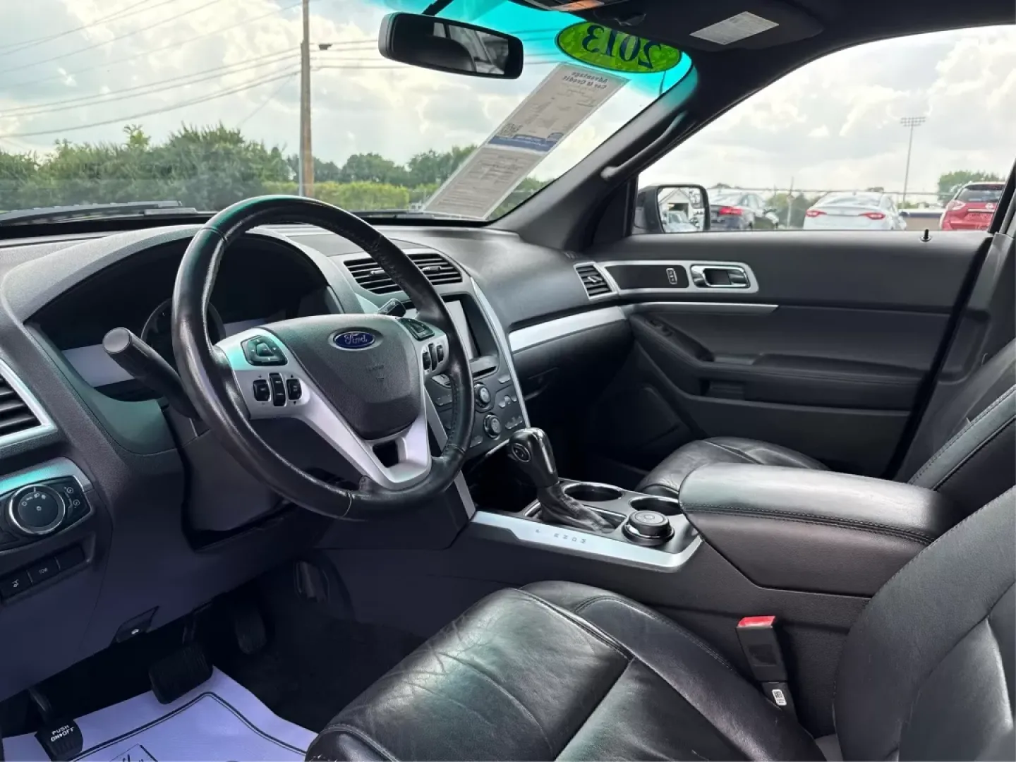2013 Ford Explorer XLT (1FM5K8D88DG) with an 3.5L V-6 DOHC engine, located at 1230 East Main St, Xenia, OH, 45385, (937) 908-9800, 39.688042, -83.910538 - Photo#0