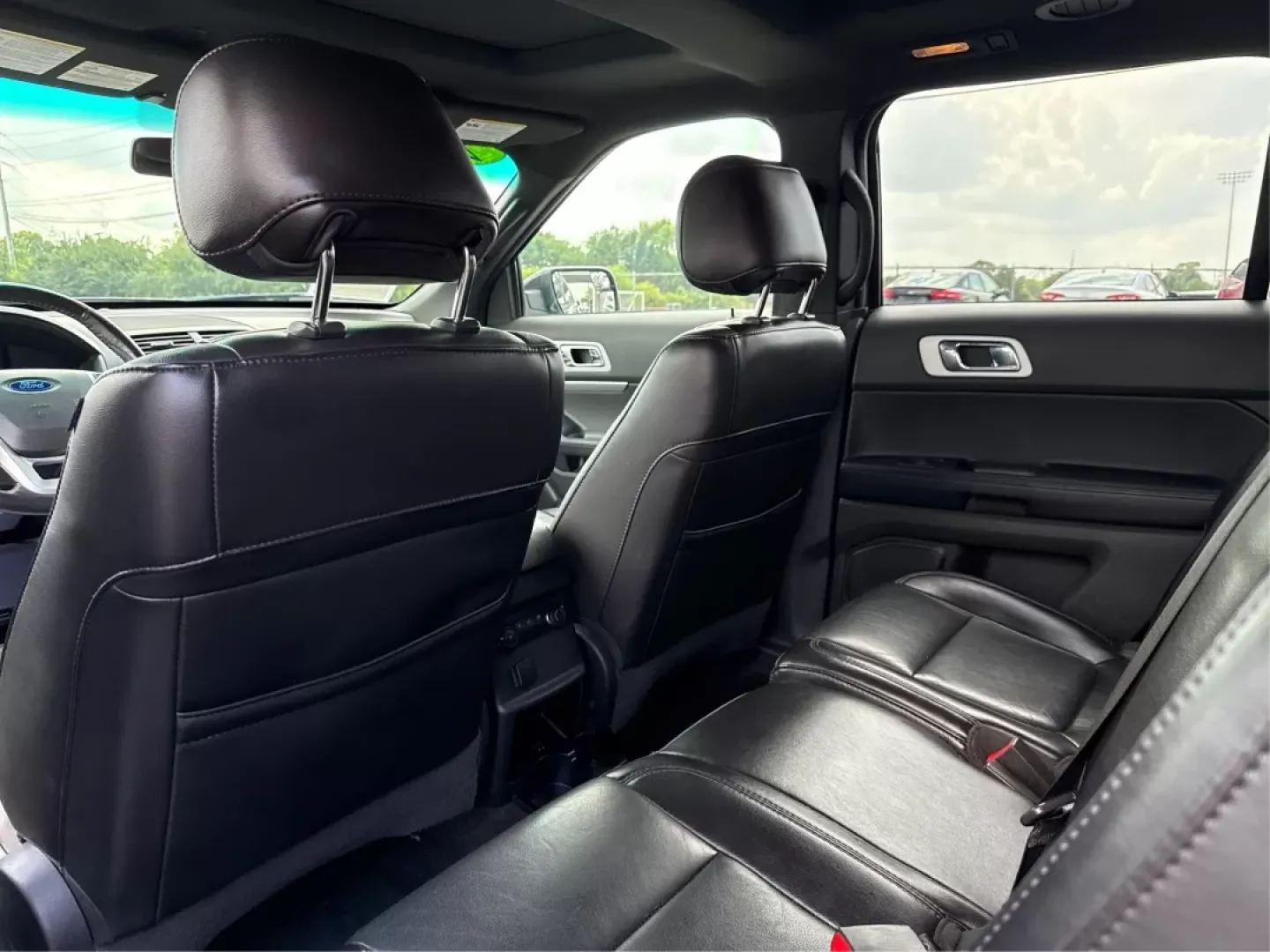 2013 Ford Explorer XLT (1FM5K8D88DG) with an 3.5L V-6 DOHC engine, located at 1230 East Main St, Xenia, OH, 45385, (937) 908-9800, 39.688042, -83.910538 - Photo#1