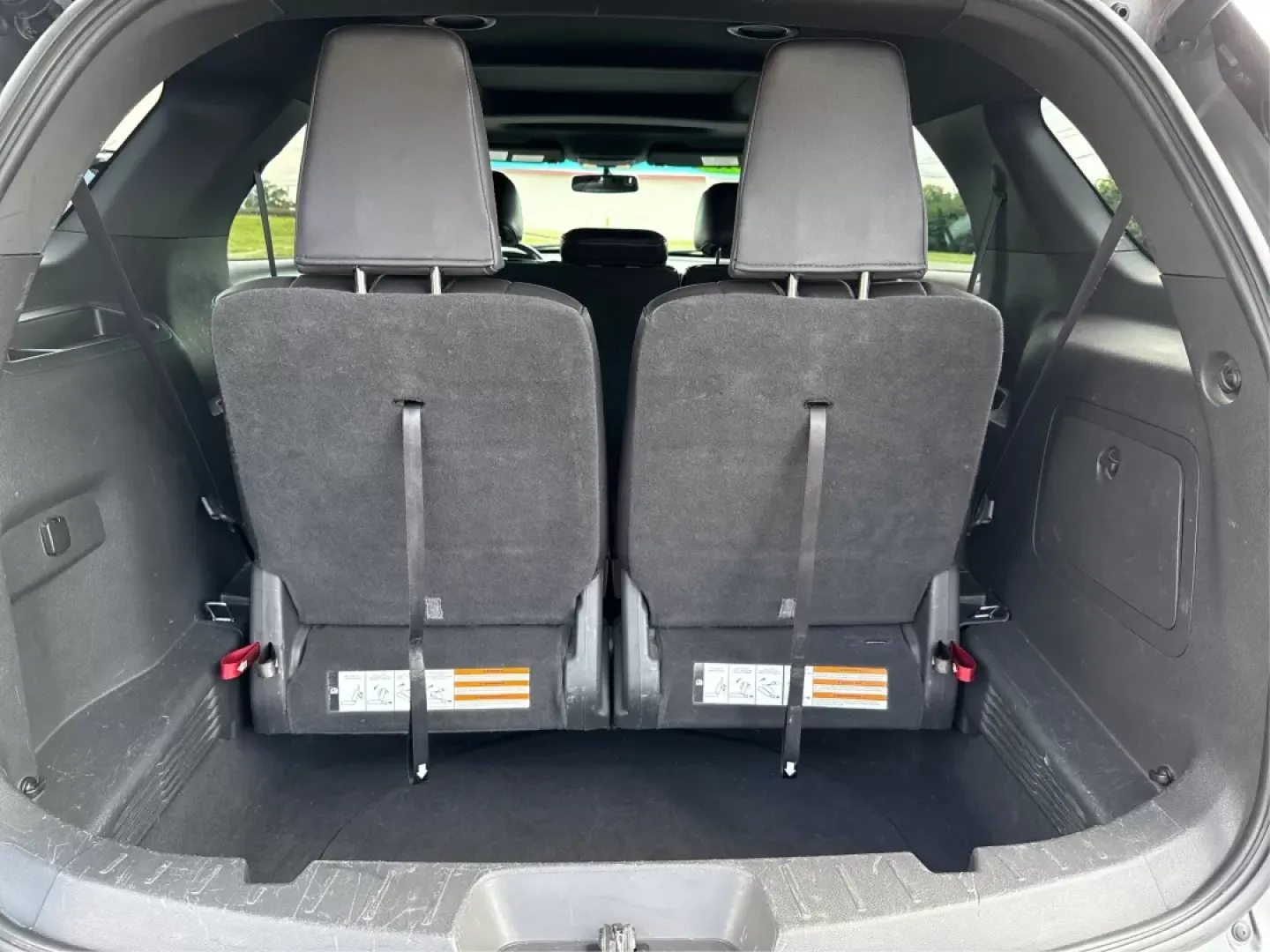 2013 Ford Explorer XLT (1FM5K8D88DG) with an 3.5L V-6 DOHC engine, located at 1230 East Main St, Xenia, OH, 45385, (937) 908-9800, 39.688042, -83.910538 - Photo#3