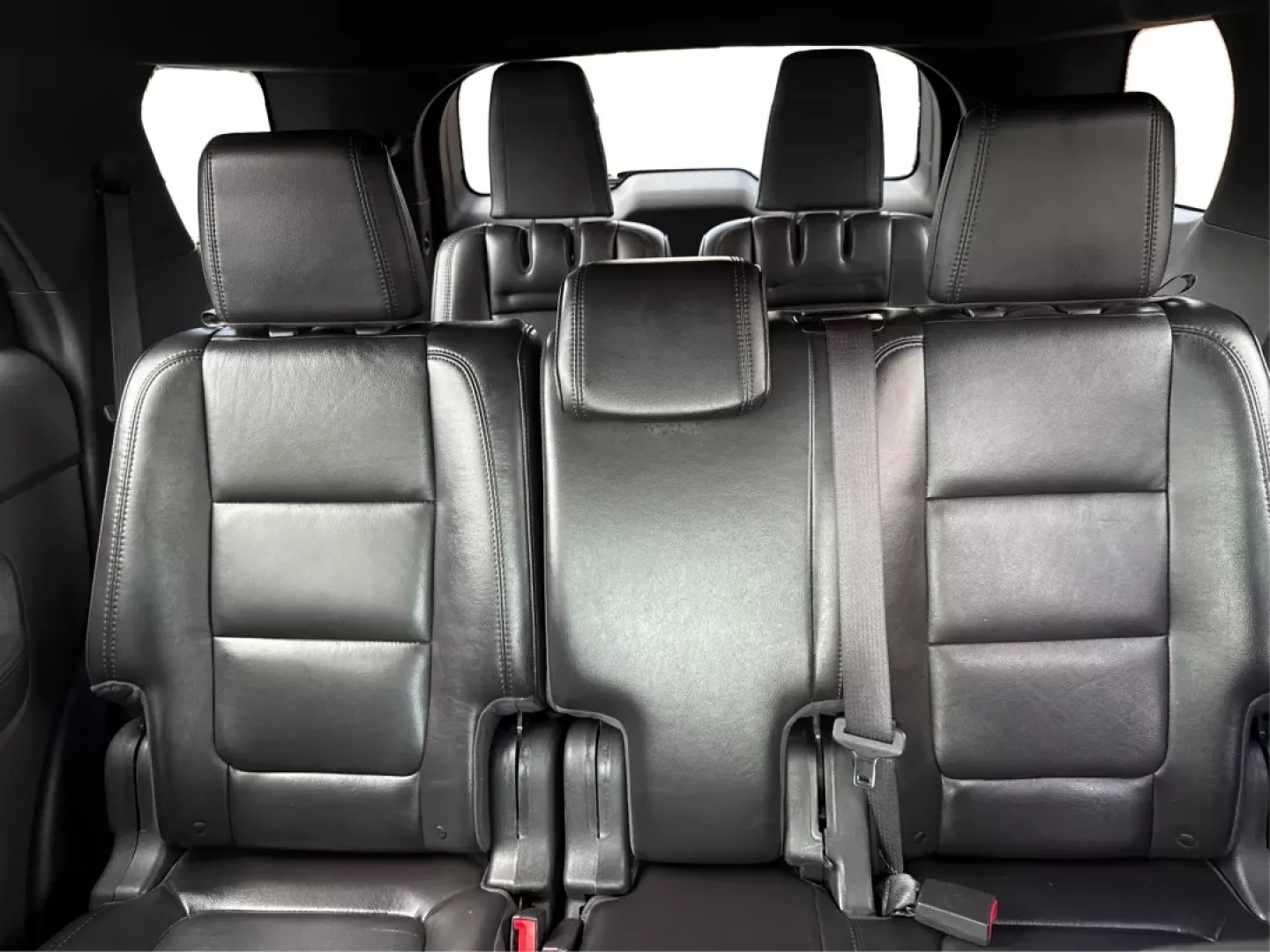 2013 Ford Explorer XLT (1FM5K8D88DG) with an 3.5L V-6 DOHC engine, located at 1230 East Main St, Xenia, OH, 45385, (937) 908-9800, 39.688042, -83.910538 - Photo#5