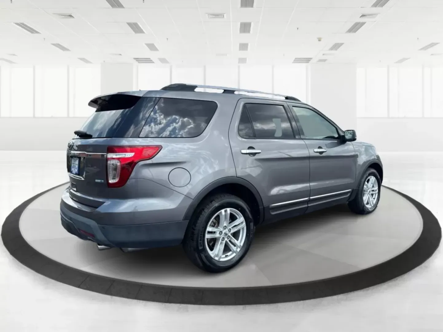 2013 Ford Explorer XLT (1FM5K8D88DG) with an 3.5L V-6 DOHC engine, located at 1230 East Main St, Xenia, OH, 45385, (937) 908-9800, 39.688042, -83.910538 - Photo#15