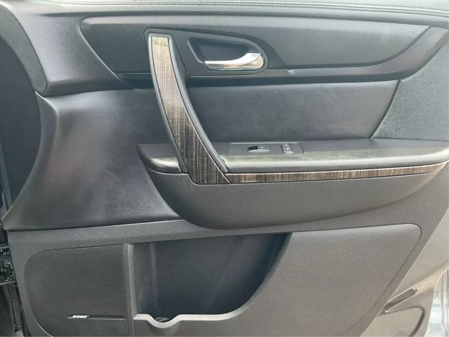 2013 GMC Acadia SLT-1 (1GKKVRKD3DJ) with an 3.6L V-6 gasoline direct injection engine, located at 1184 Kauffman Ave, Fairborn, OH, 45324, (937) 908-9800, 39.807072, -84.031563 - Photo#19