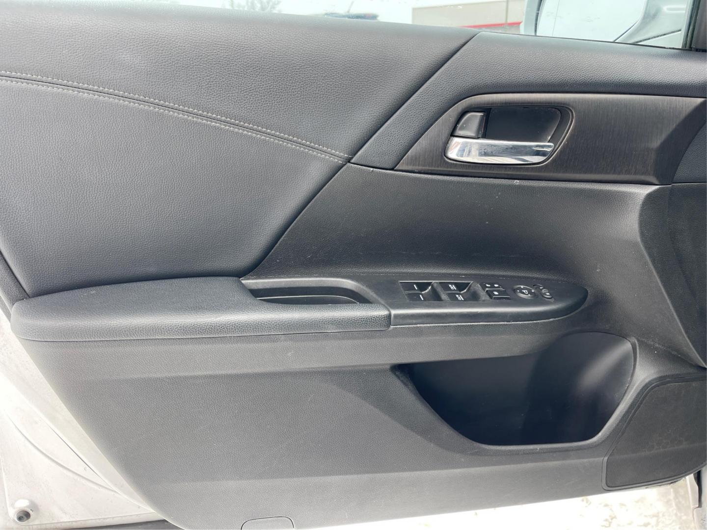 2013 Honda Accord EX Sedan CVT (1HGCR2F72DA) with an 2.4L L4 DOHC 16V engine, Continuously Variable Transmission transmission, located at 401 Woodman Dr, Riverside, OH, 45431, (937) 908-9800, 39.761024, -84.120956 - Photo#18