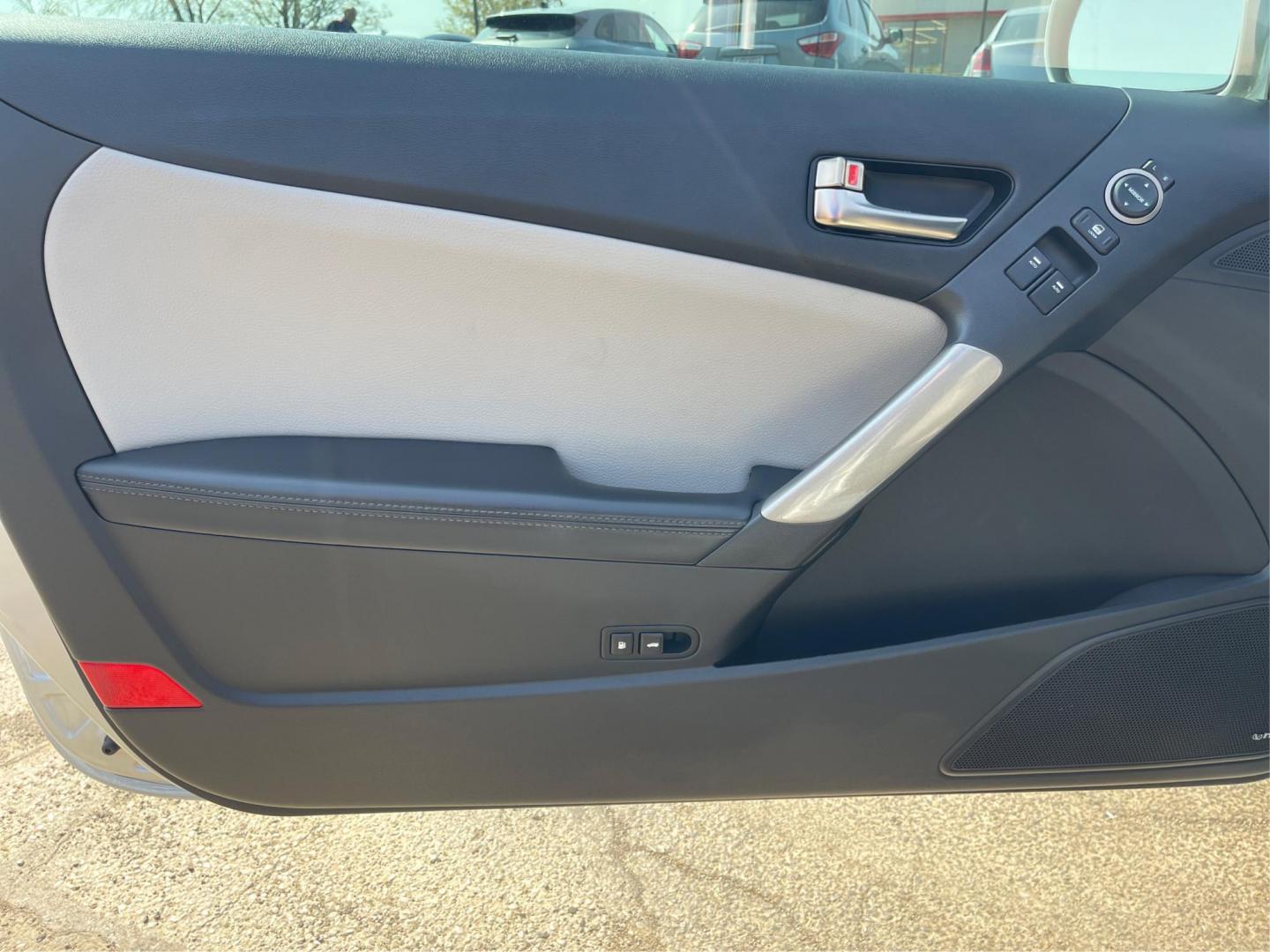 2013 Hyundai Genesis Coupe 2.0T Premium (KMHHT6KD1DU) with an Theta 2L I-4 DOHC engine, located at 1099 N County Rd 25A , Troy, OH, 45373, (937) 908-9800, 40.057041, -84.215462 - Photo#17