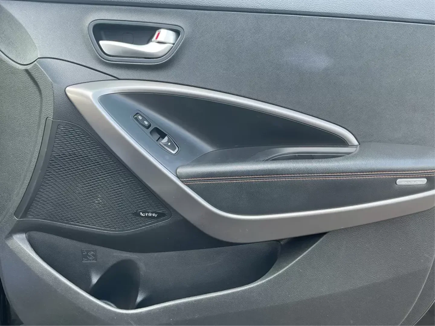 2013 Hyundai Santa Fe Limited (KM8SRDHF5DU) with an Lambda II 3.3L V-6 gasoline direct injection engine, located at 1099 N County Rd 25A , Troy, OH, 45373, (937) 908-9800, 40.057041, -84.215462 - Photo#18