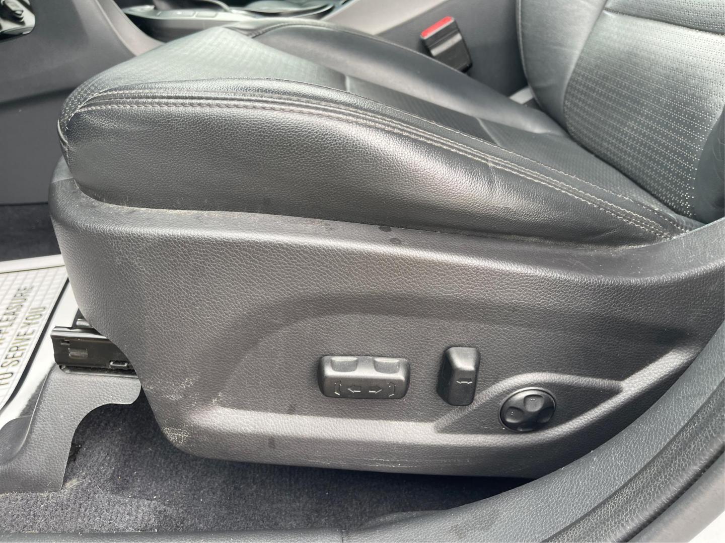 2013 Hyundai Santa Fe Sport 2.0T (5XYZW3LA3DG) with an Theta II 2L I-4 gasoline direct injection engine, located at 401 Woodman Dr, Riverside, OH, 45431, (937) 908-9800, 39.761024, -84.120956 - Photo#17
