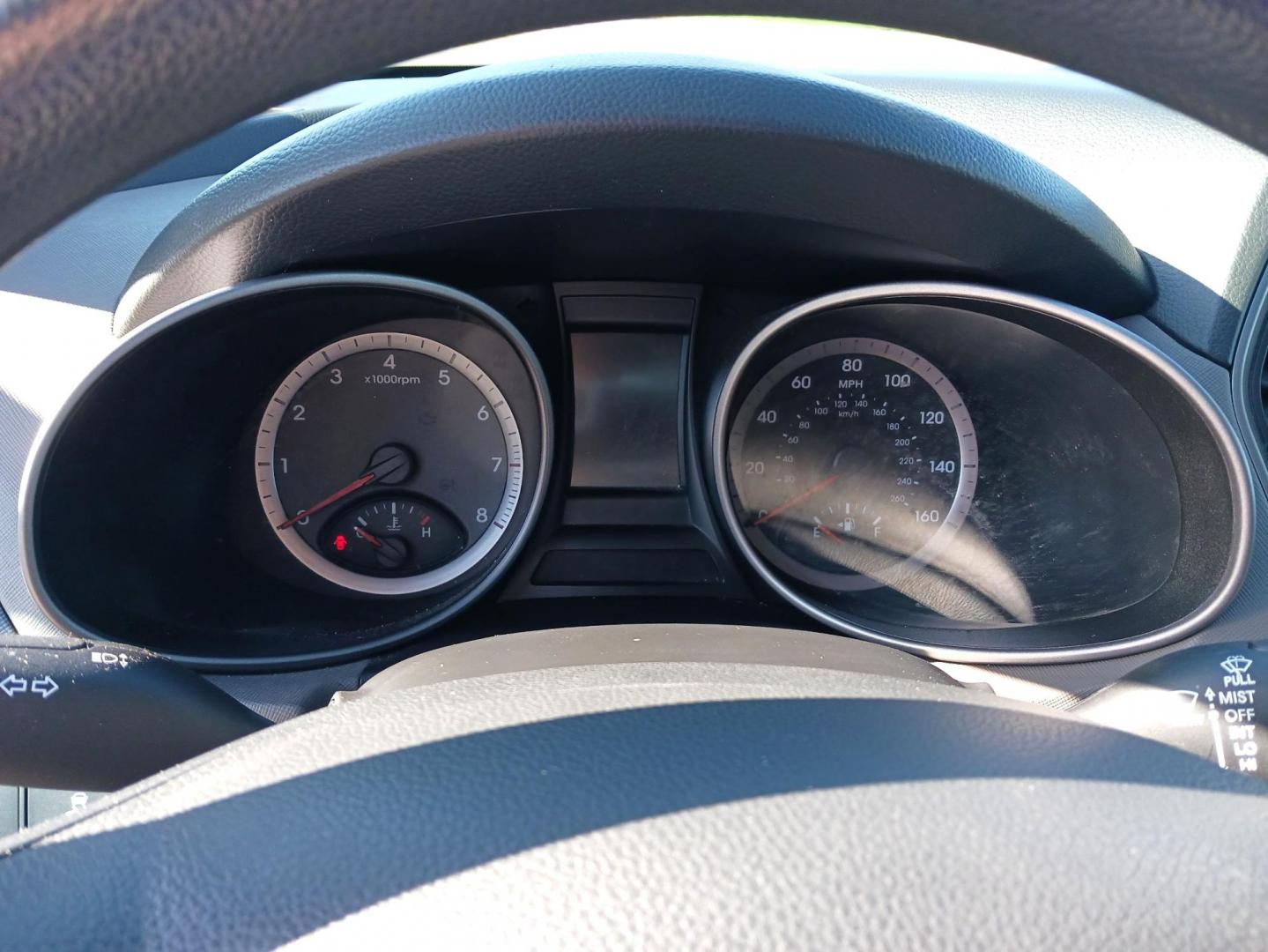 2013 Hyundai Santa Fe Sport 2.4 AWD (5XYZTDLB7DG) with an 2.4L L4 DOHC 16V engine, 6-Speed Automatic transmission, located at 1099 N County Rd 25A , Troy, OH, 45373, (937) 908-9800, 40.057041, -84.215462 - Photo#14