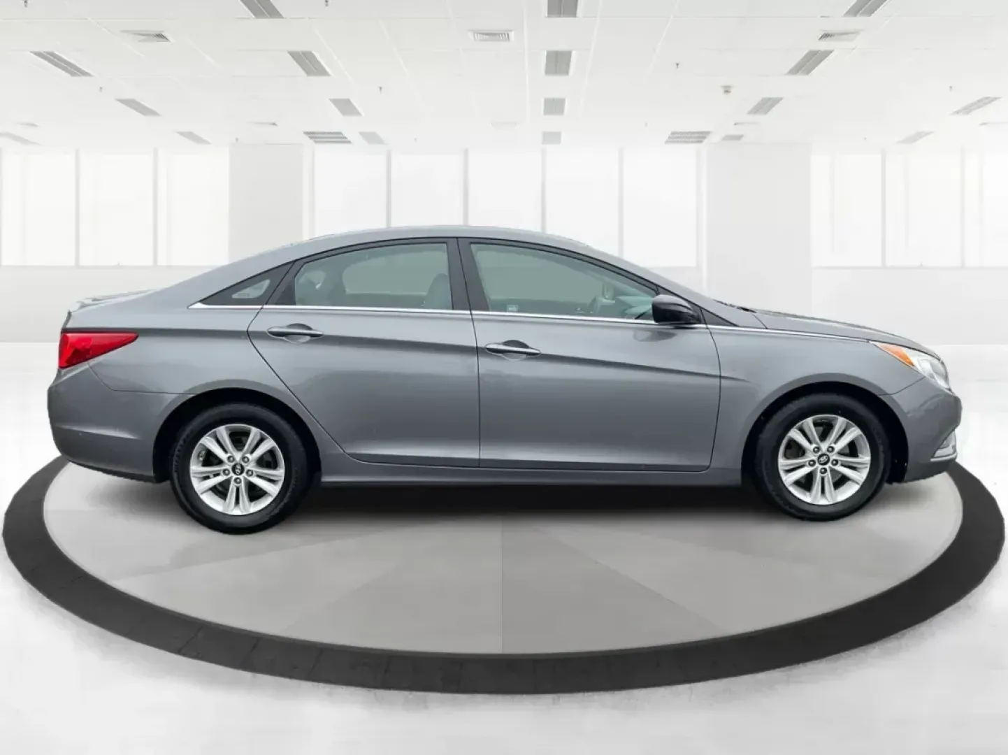 2013 Gray Hyundai Sonata GLS (5NPEB4AC5DH) with an 2.4L L4 DOHC 16V engine, 6-Speed Automatic transmission, located at 8750 N County Rd 25A, Piqua, OH, 45356, (937) 908-9800, 40.164391, -84.232513 - Photo#1