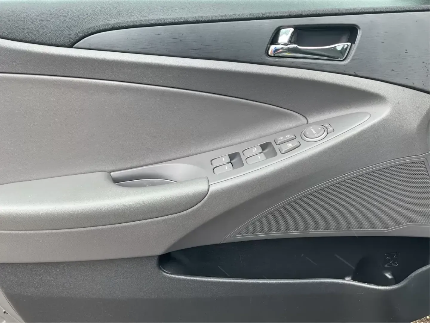 2013 Gray Hyundai Sonata GLS (5NPEB4AC5DH) with an 2.4L L4 DOHC 16V engine, 6-Speed Automatic transmission, located at 8750 N County Rd 25A, Piqua, OH, 45356, (937) 908-9800, 40.164391, -84.232513 - Photo#17