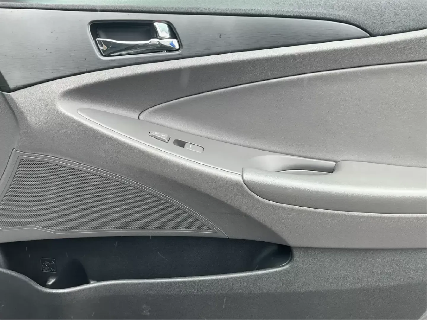 2013 Gray Hyundai Sonata GLS (5NPEB4AC5DH) with an 2.4L L4 DOHC 16V engine, 6-Speed Automatic transmission, located at 8750 N County Rd 25A, Piqua, OH, 45356, (937) 908-9800, 40.164391, -84.232513 - Photo#18
