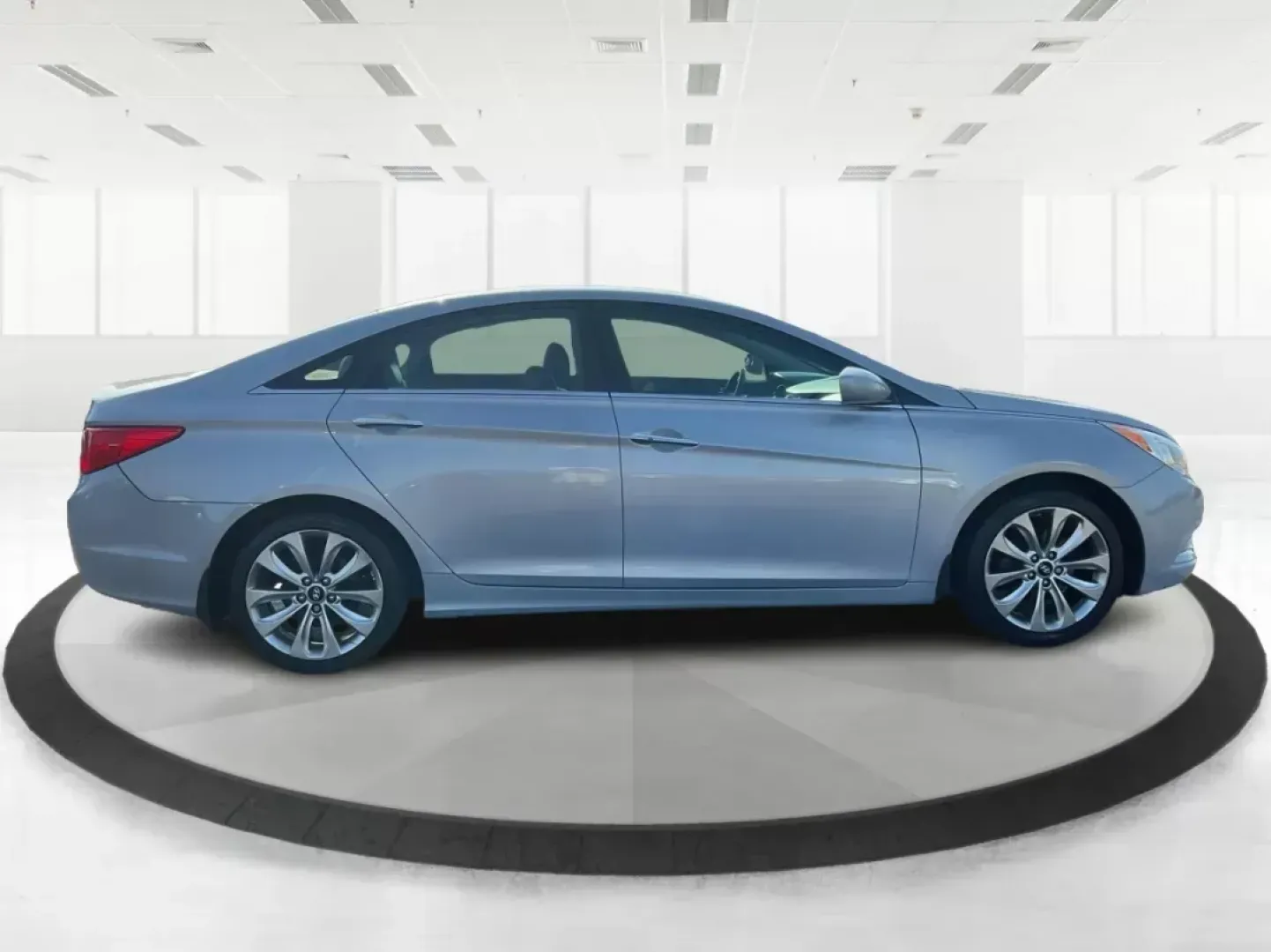 2013 Hyundai Sonata SE (5NPEC4AC8DH) with an 2.4L I-4 gasoline direct injection engine, located at 1951 S Dayton Lakeview Rd., New Carlisle, OH, 45344, (937) 908-9800, 39.890999, -84.050255 - Photo#1