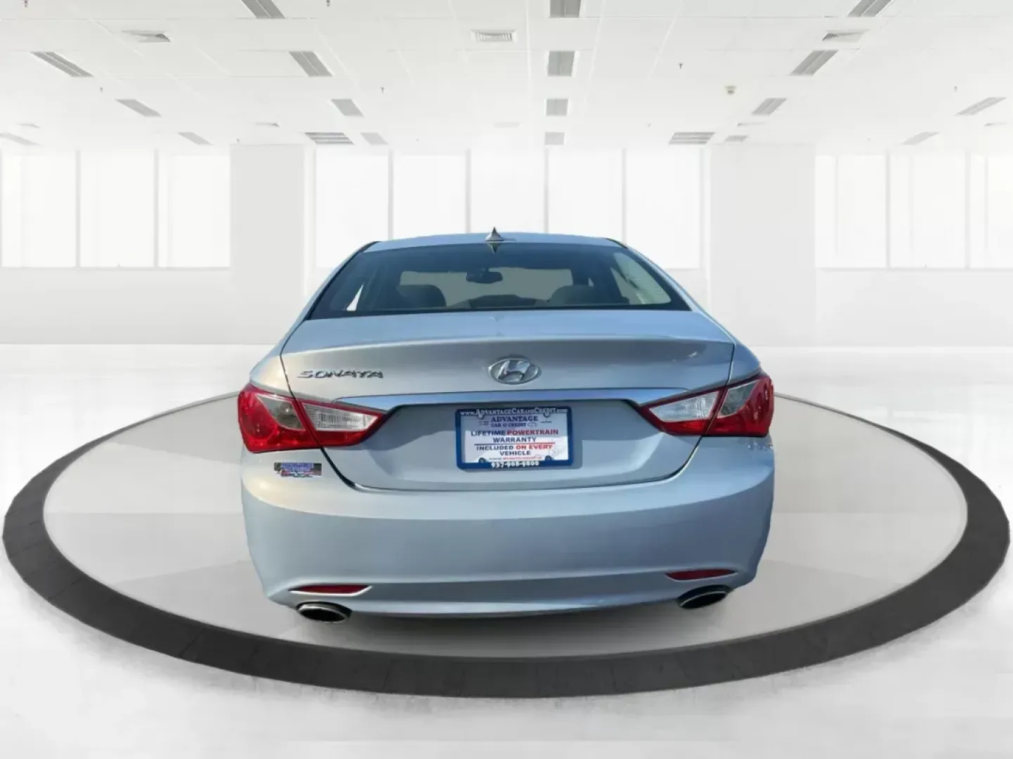 2013 Hyundai Sonata SE (5NPEC4AC8DH) with an 2.4L I-4 gasoline direct injection engine, located at 1951 S Dayton Lakeview Rd., New Carlisle, OH, 45344, (937) 908-9800, 39.890999, -84.050255 - Photo#3
