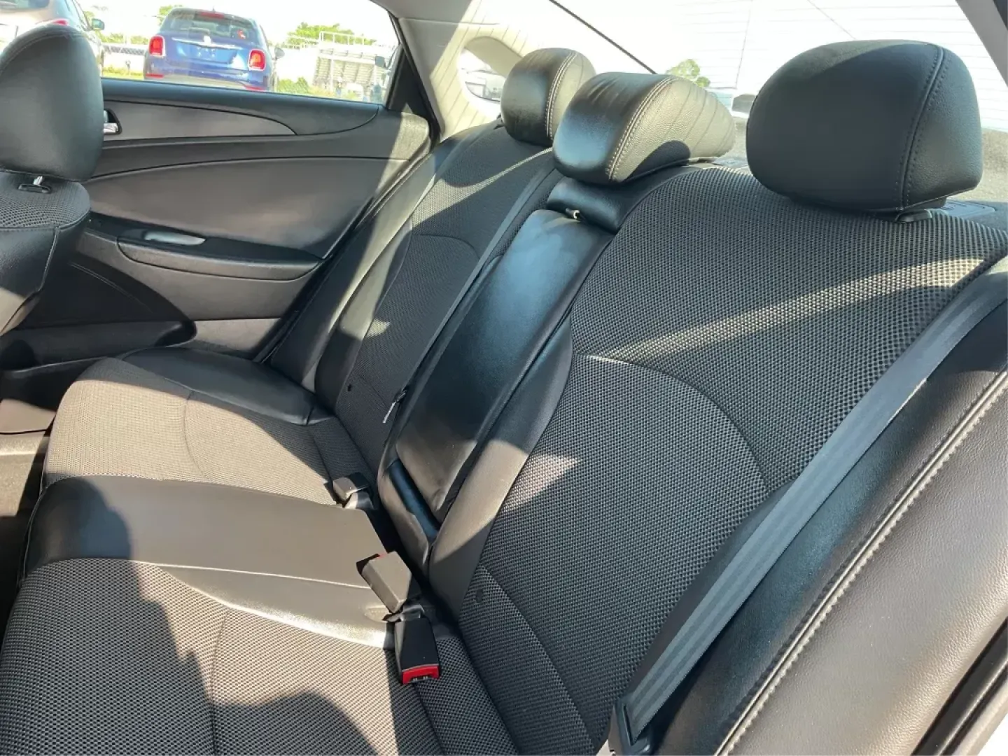 2013 Hyundai Sonata SE (5NPEC4AC8DH) with an 2.4L I-4 gasoline direct injection engine, located at 1951 S Dayton Lakeview Rd., New Carlisle, OH, 45344, (937) 908-9800, 39.890999, -84.050255 - Photo#9