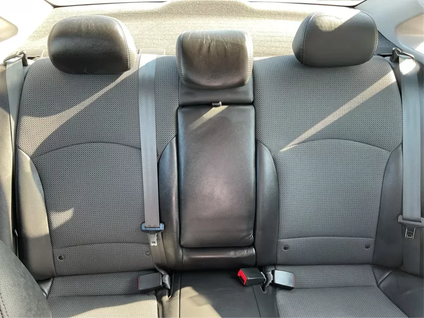 2013 Hyundai Sonata SE (5NPEC4AC8DH) with an 2.4L I-4 gasoline direct injection engine, located at 1951 S Dayton Lakeview Rd., New Carlisle, OH, 45344, (937) 908-9800, 39.890999, -84.050255 - Photo#13